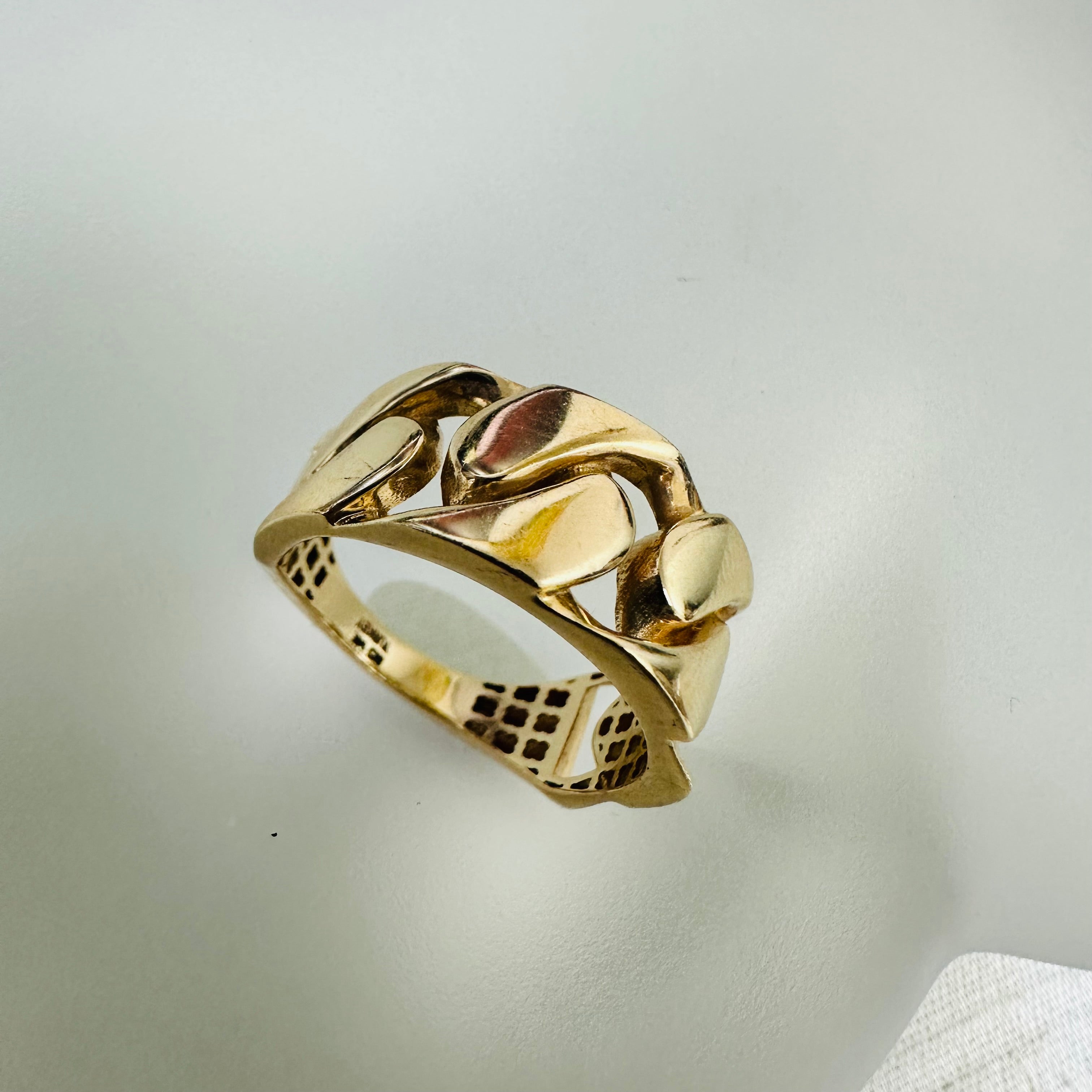14K Yellow Gold curb Link Ring