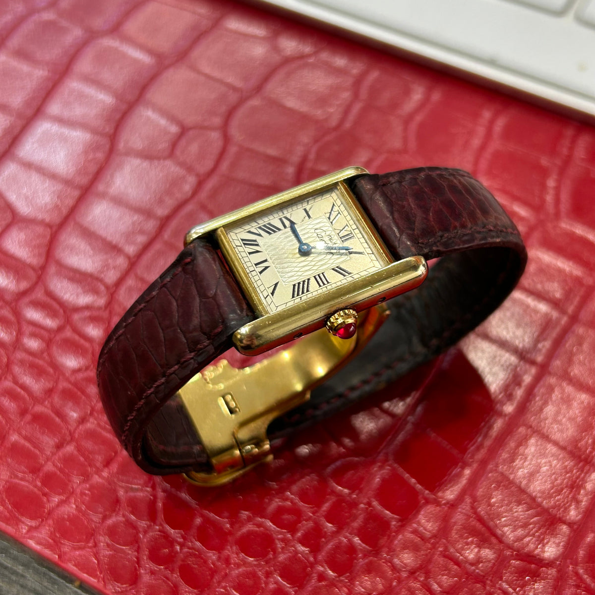 Vintage Cartier Must De Tank Vermeil | 20.5 mm | Burgundy Leather Strap Watch