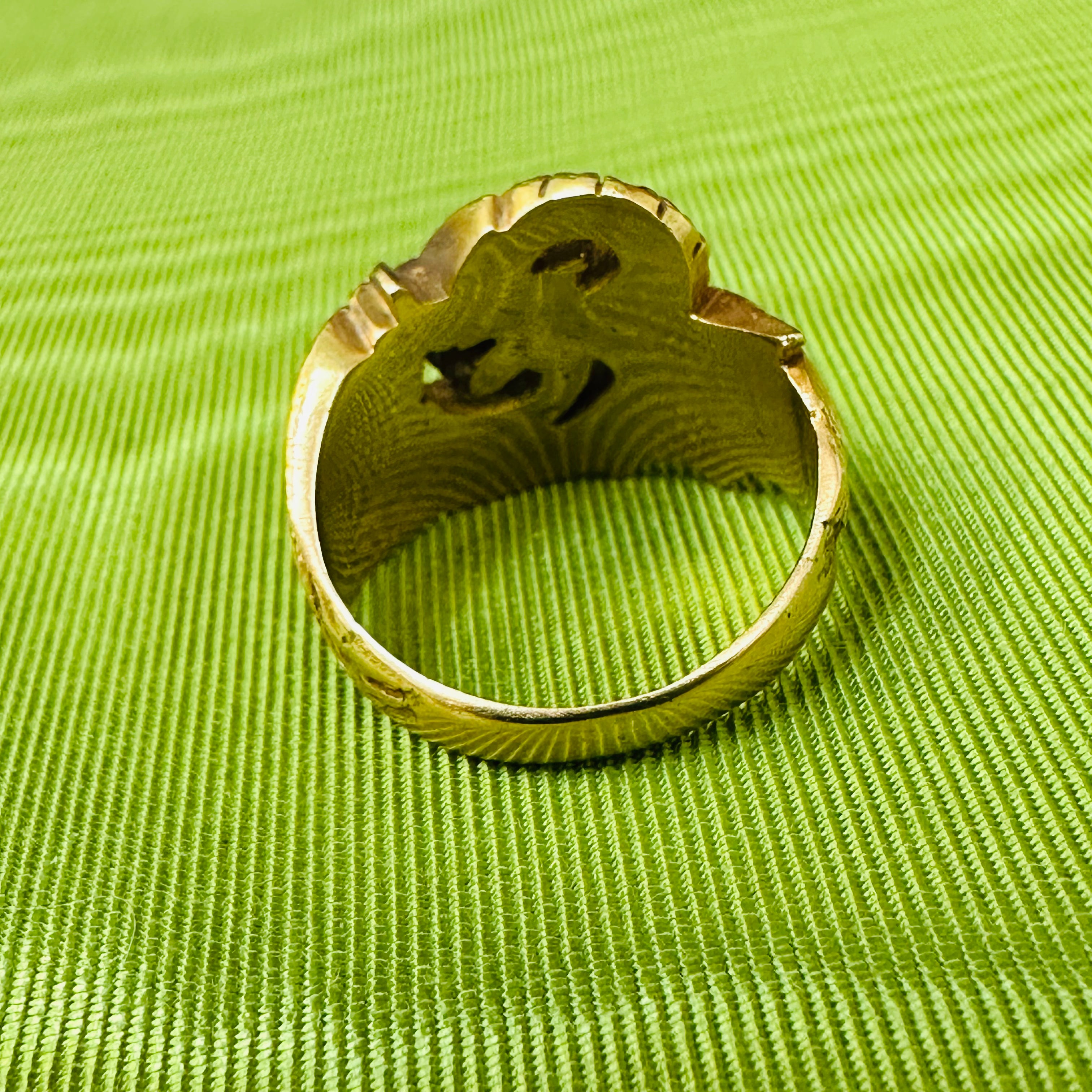 18K Dragon Ring With One Diamond