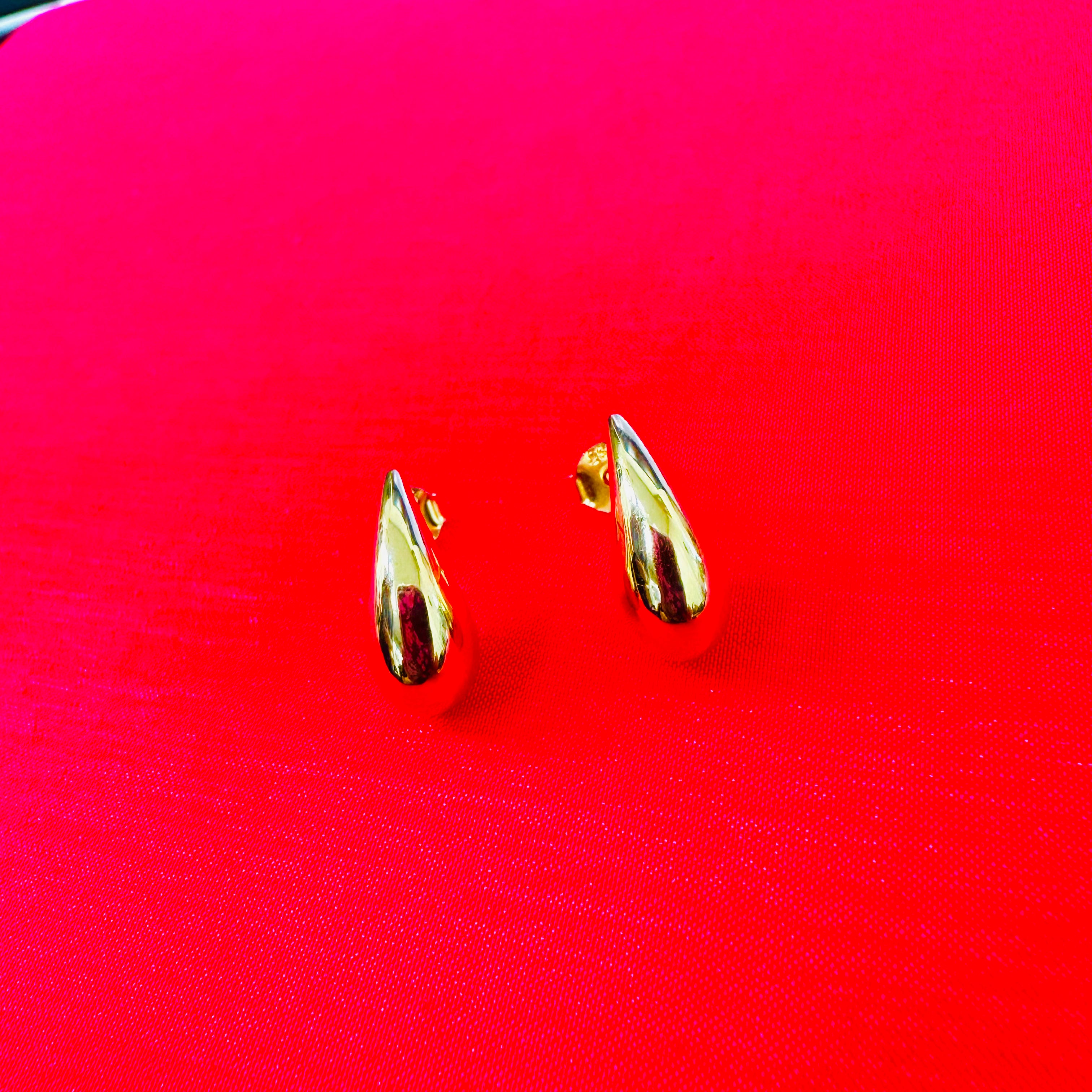 14K Yellow Gold Small Tear Drop Earrings