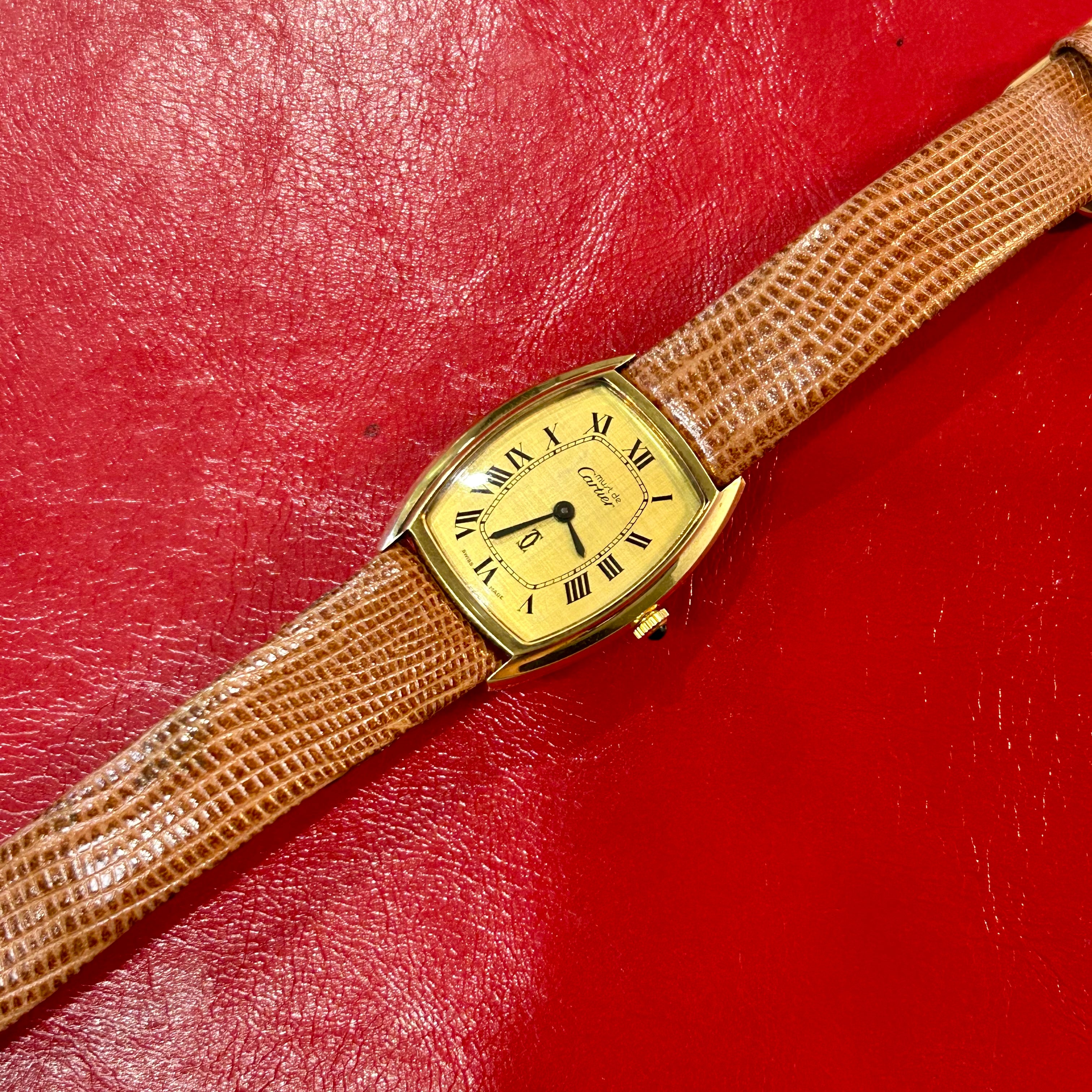 Vintage Must de Cartier Tonneau | 25mm | Light Brown Strap Watch