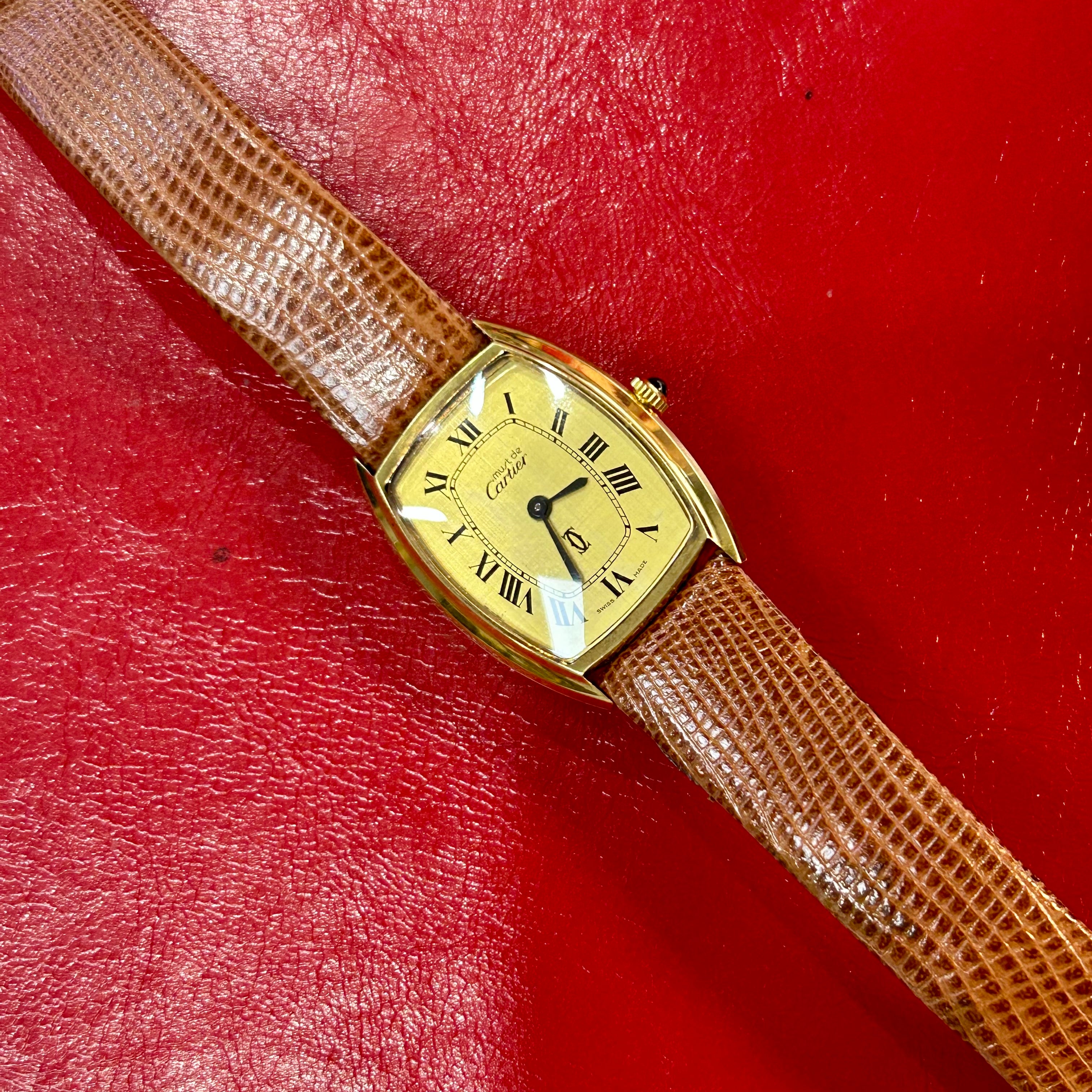 Vintage Must de Cartier Tonneau | 25mm | Light Brown Strap Watch