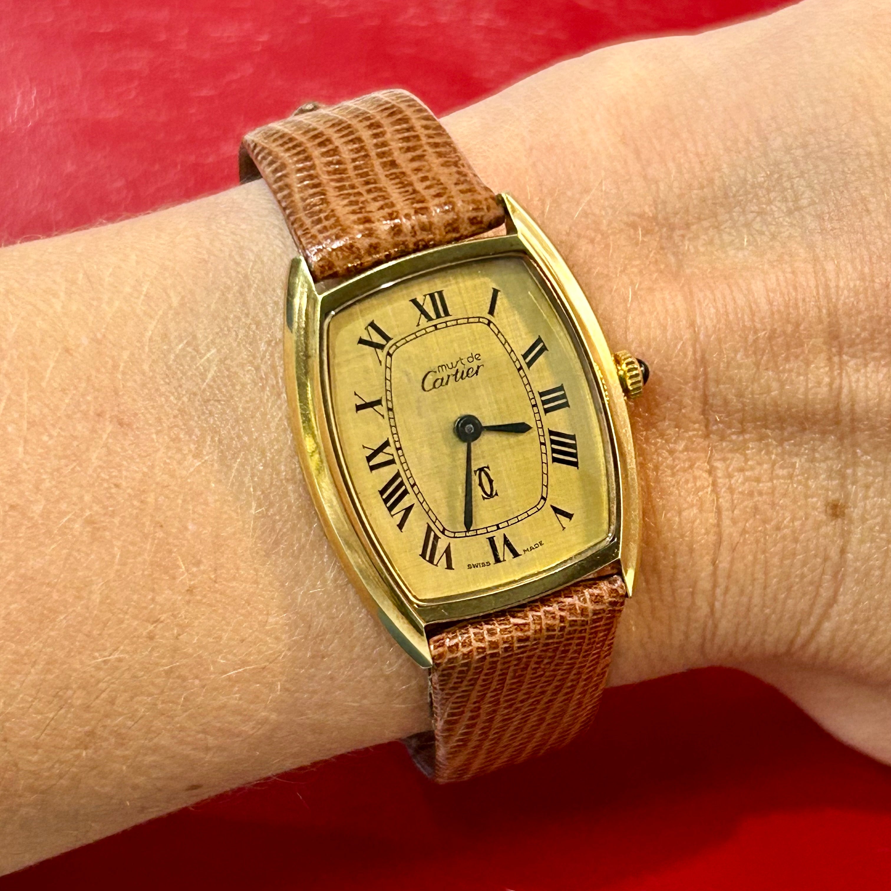 Vintage Must de Cartier Tonneau | 25mm | Light Brown Strap Watch