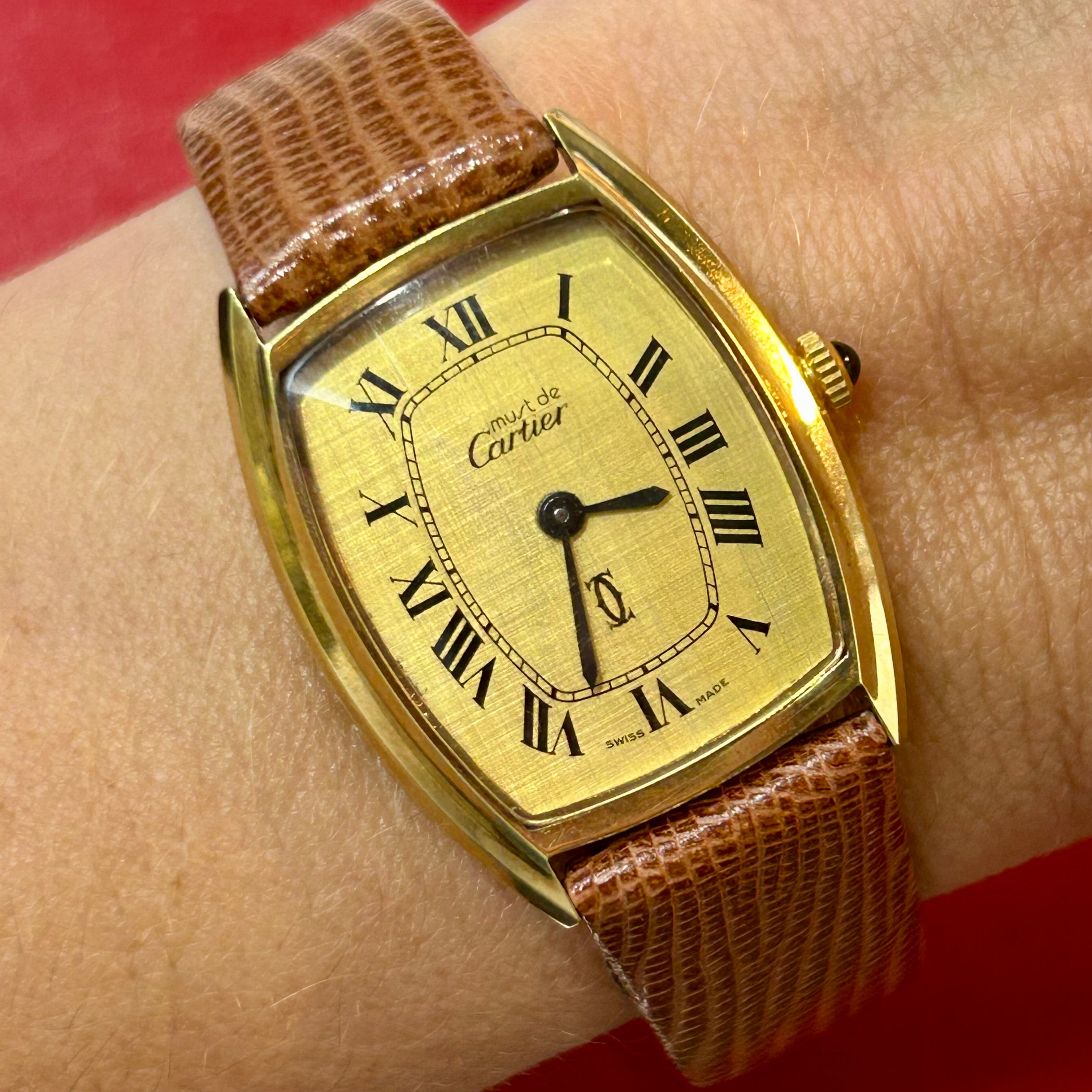 Vintage Must de Cartier Tonneau | 25mm | Light Brown Strap Watch