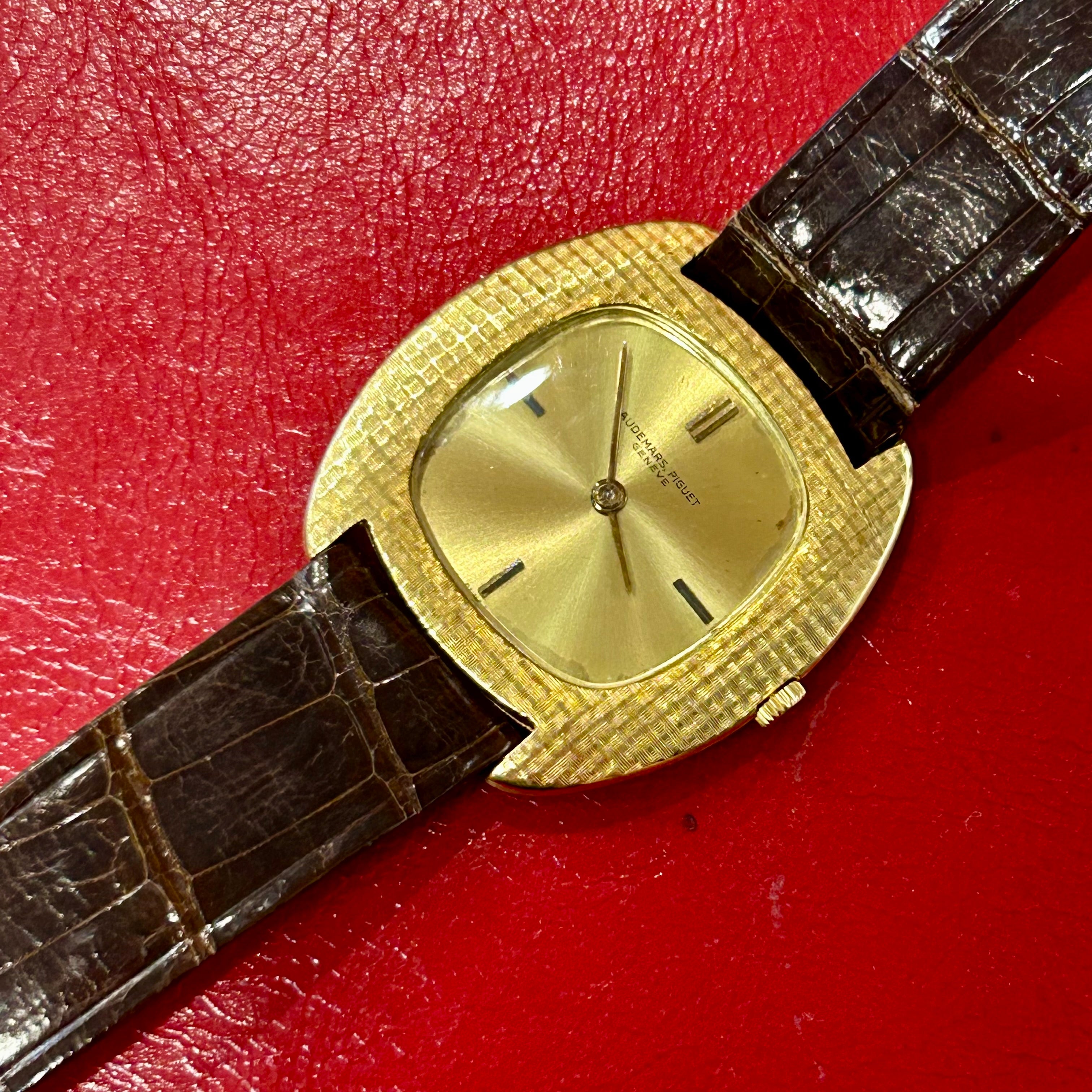 Vintage Audemars Piguet Ultra Thin Ref 35608  | 31mm | 18k Yellow Gold