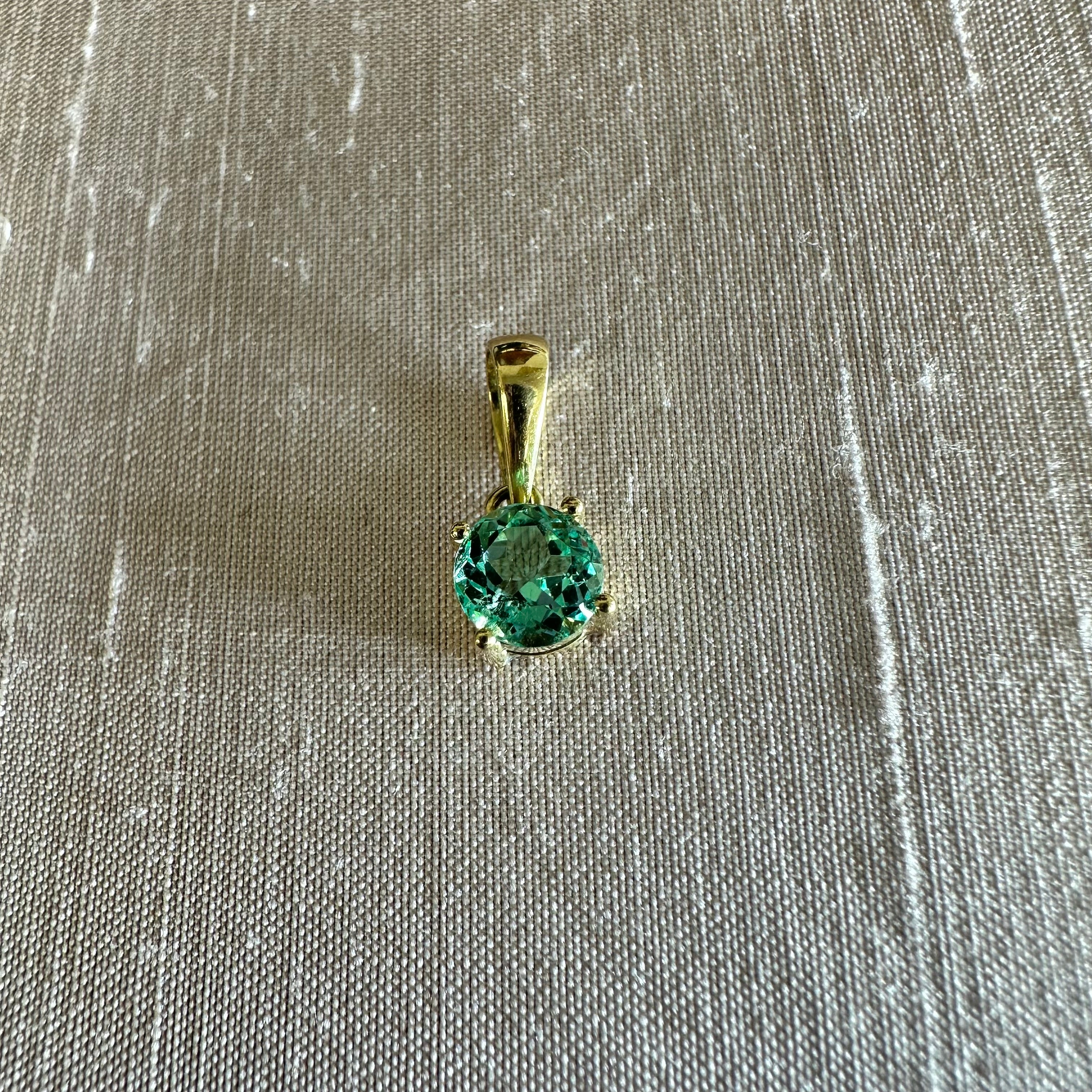 18K Yellow Gold Emerald Round Charm