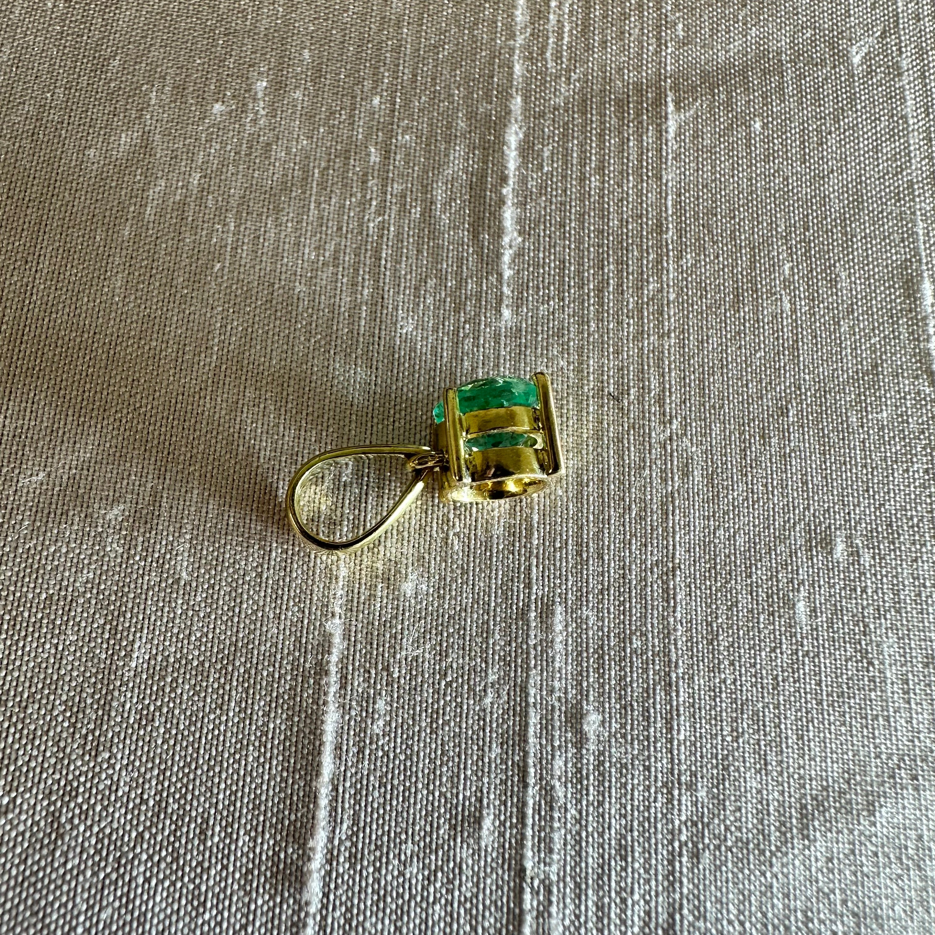 18K Yellow Gold Emerald Round Charm