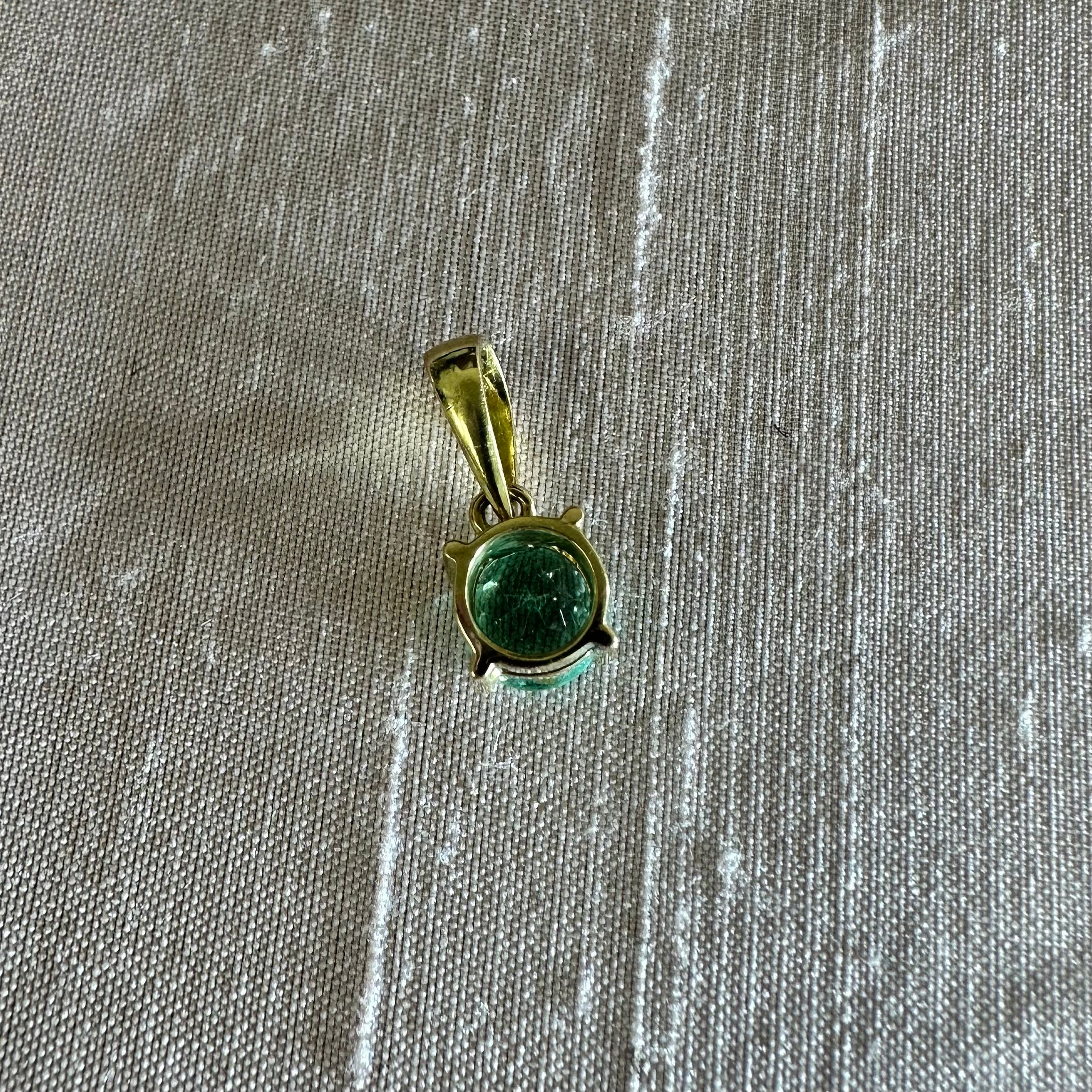 18K Yellow Gold Emerald Round Charm