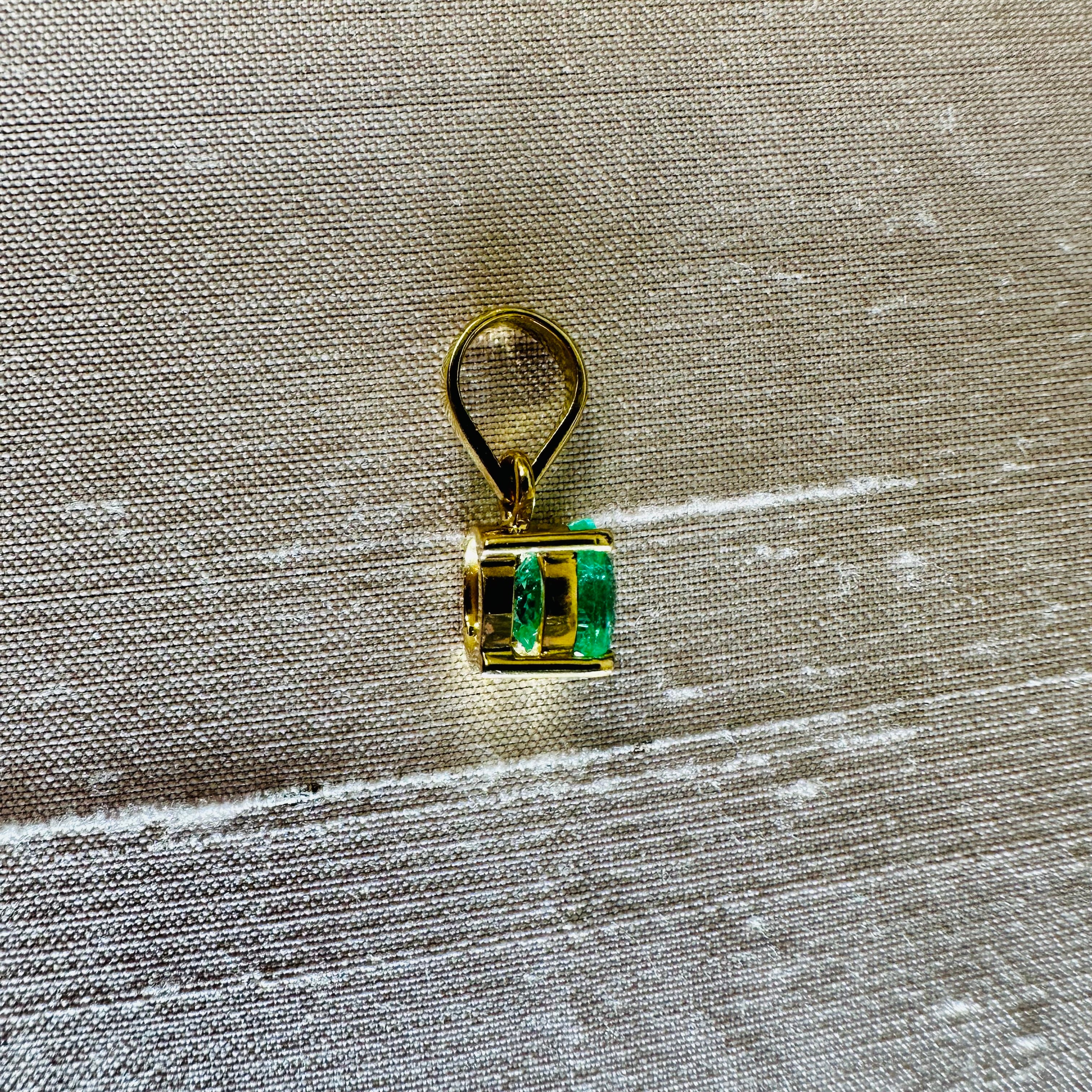 18K Yellow Gold Emerald Oval Charm