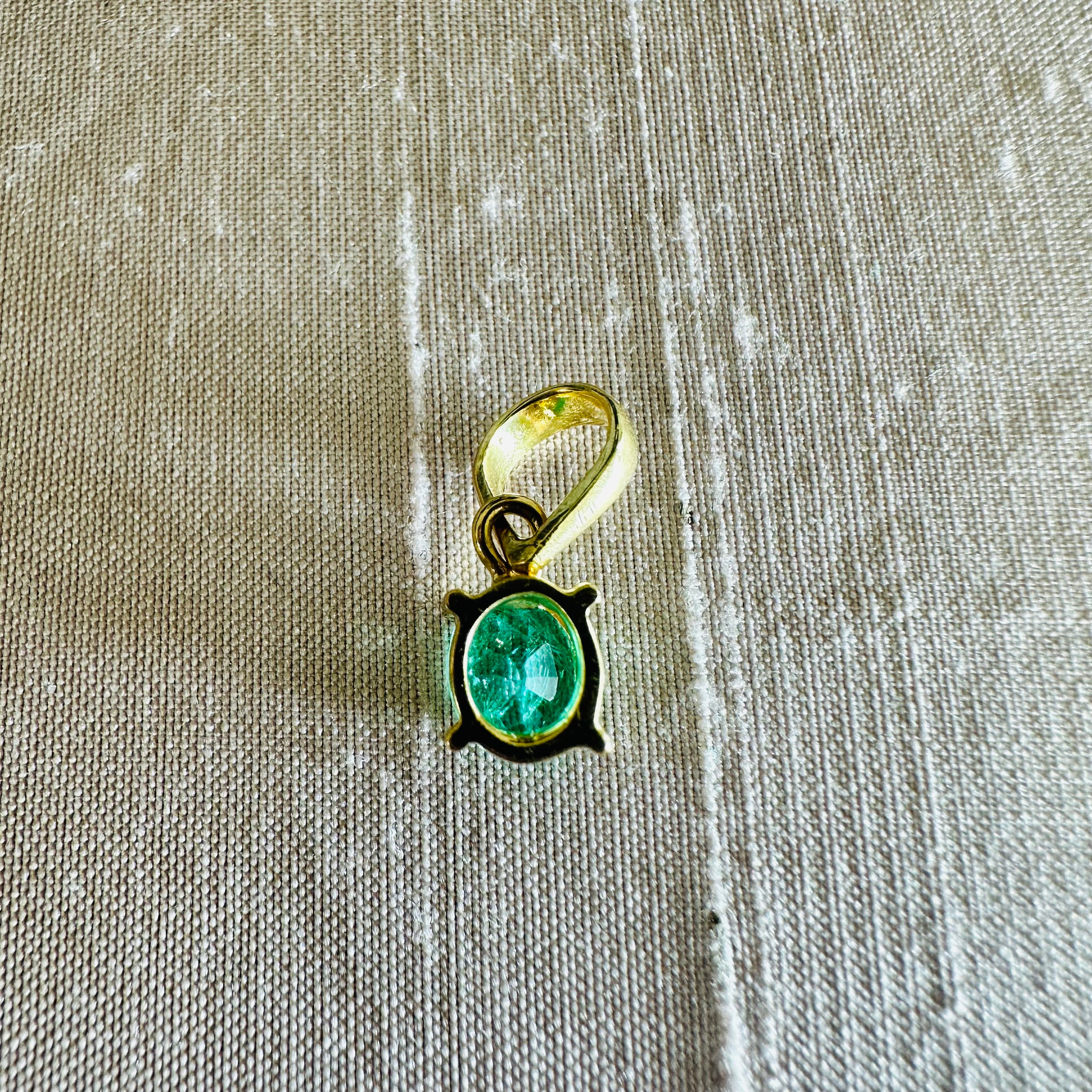 18K Yellow Gold Emerald Oval Charm