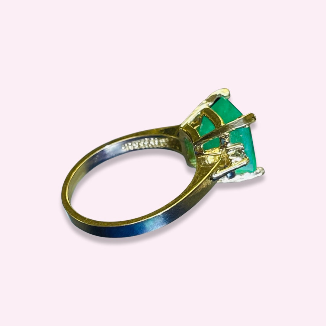 14Kt Yellow Gold Natural Emerald and Diamond Ring sz 6.5