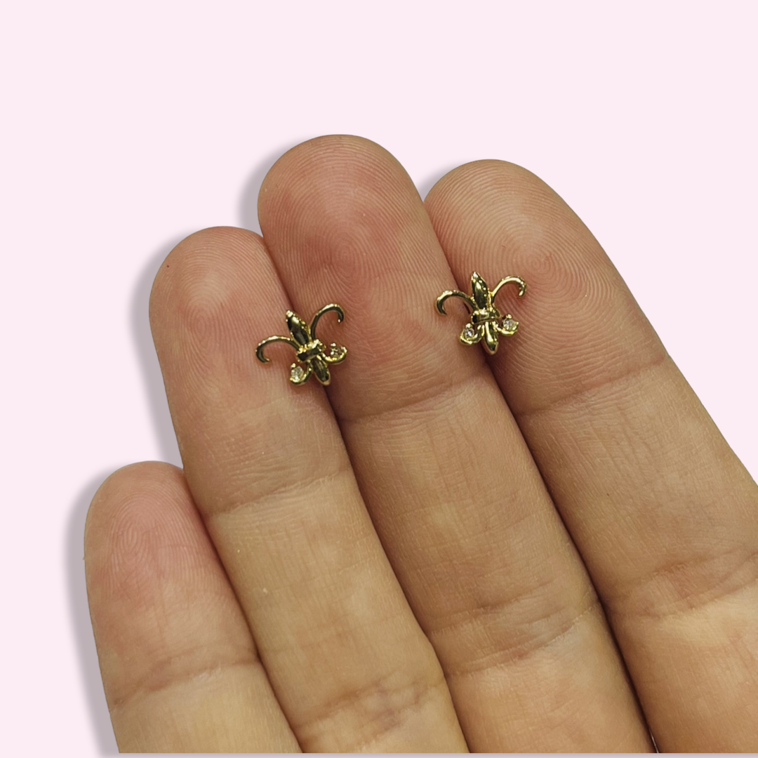 Beautiful Fleur de Lis Diamond Stud Earrings 14K Yellow Gold