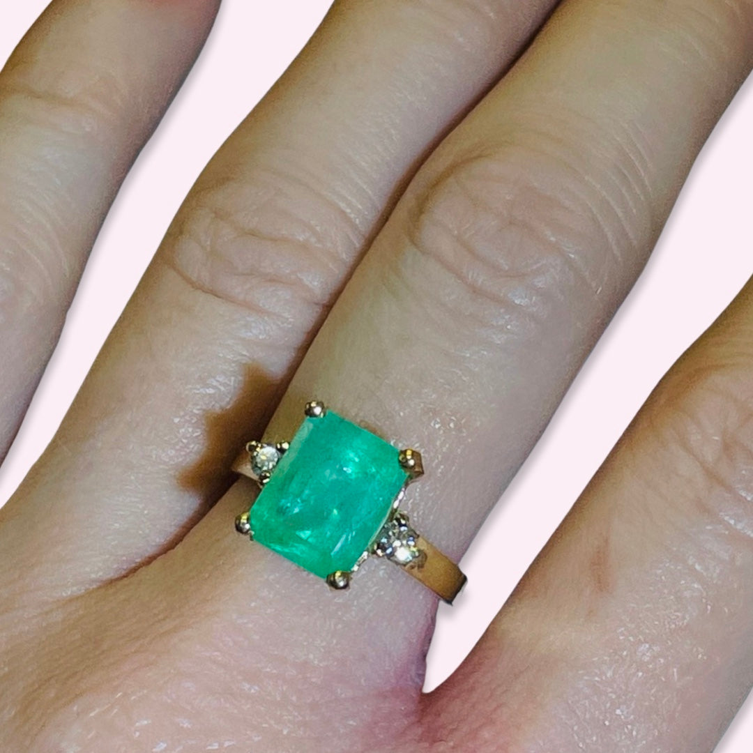 14Kt Yellow Gold Natural Emerald and Diamond Ring sz 6.5