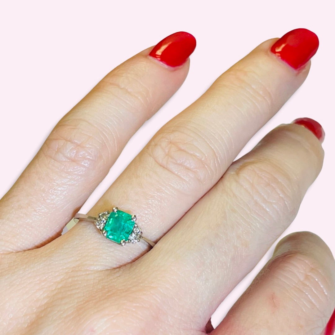 14Kt White Gold Natural Emerald Ring with Diamonds  sz 5.5