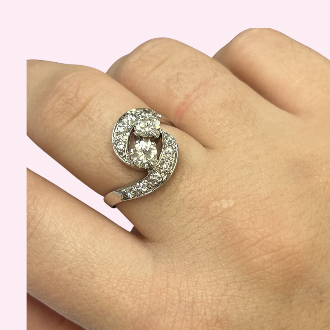 18K Toi et Moi kissing Diamond Antique Ring Size 8.5