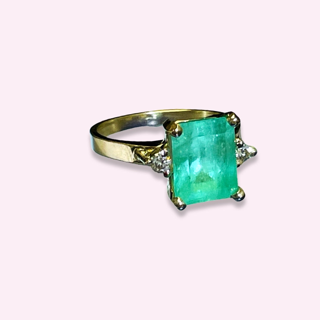 14Kt Yellow Gold Natural Emerald and Diamond Ring sz 6.5