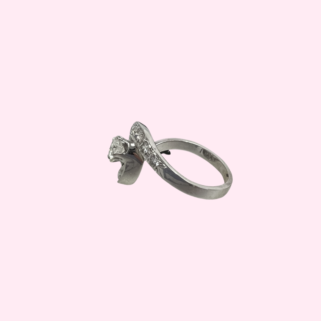 18K Toi et Moi kissing Diamond Antique Ring Size 8.5