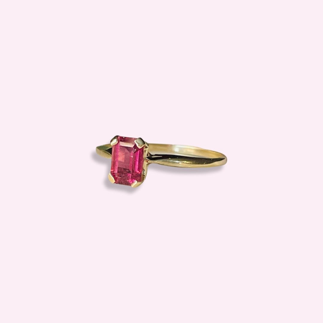 Solitaire Pink Tourmaline 14K Yellow Gold Ring Size 6