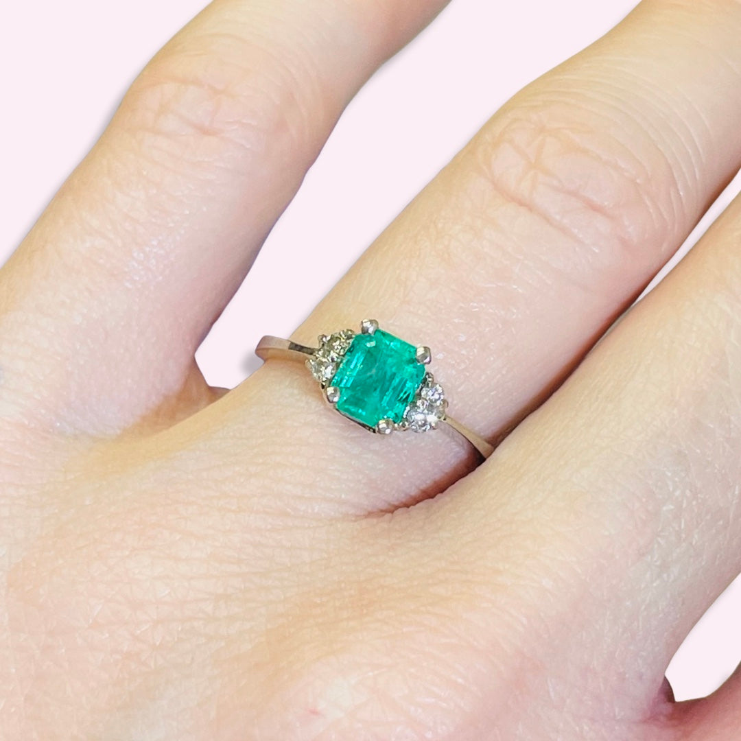 14Kt White Gold Natural Emerald Ring with Diamonds  sz 5.5