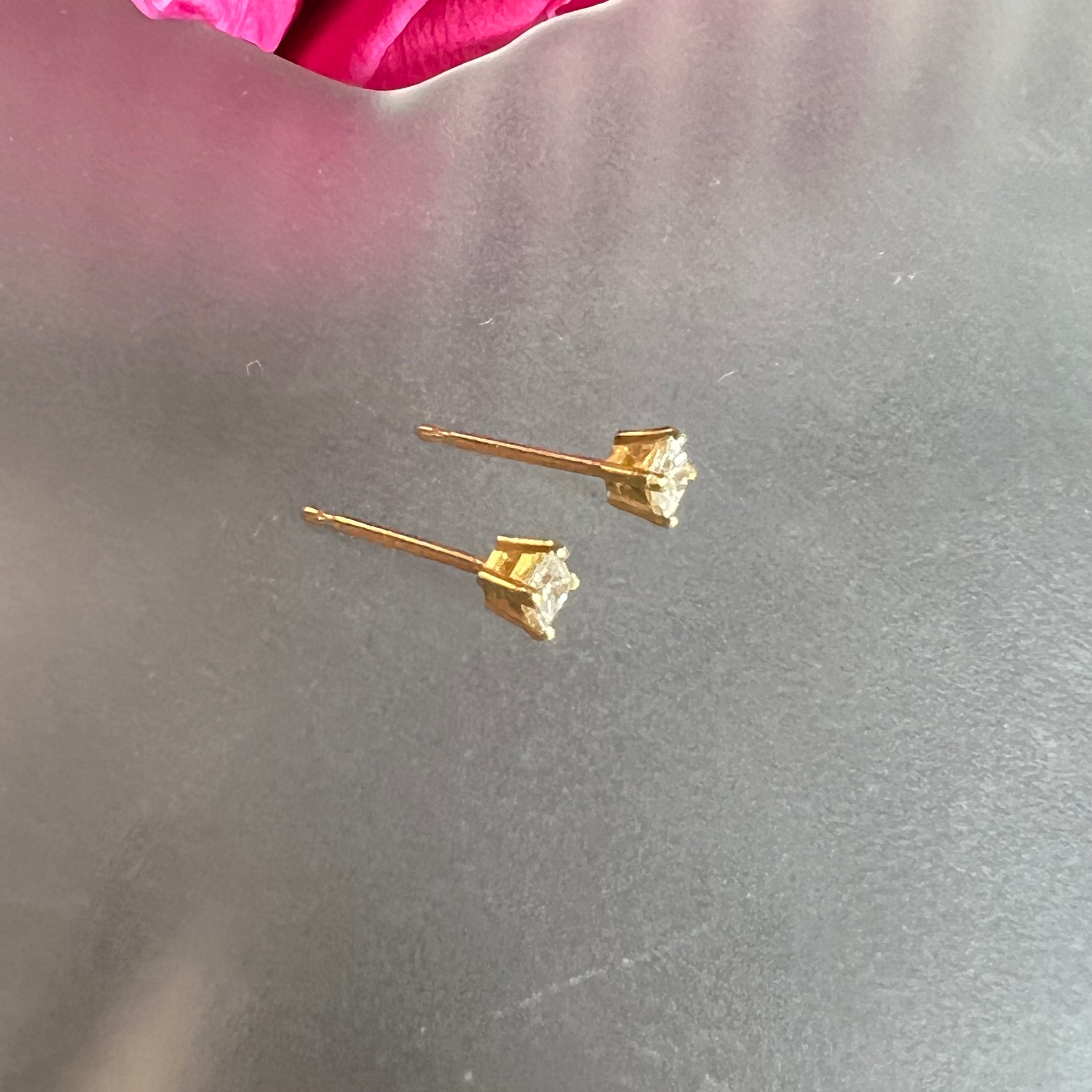 0.20ctw 18K Yellow Gold Natural Princess Cut Diamond Studs
