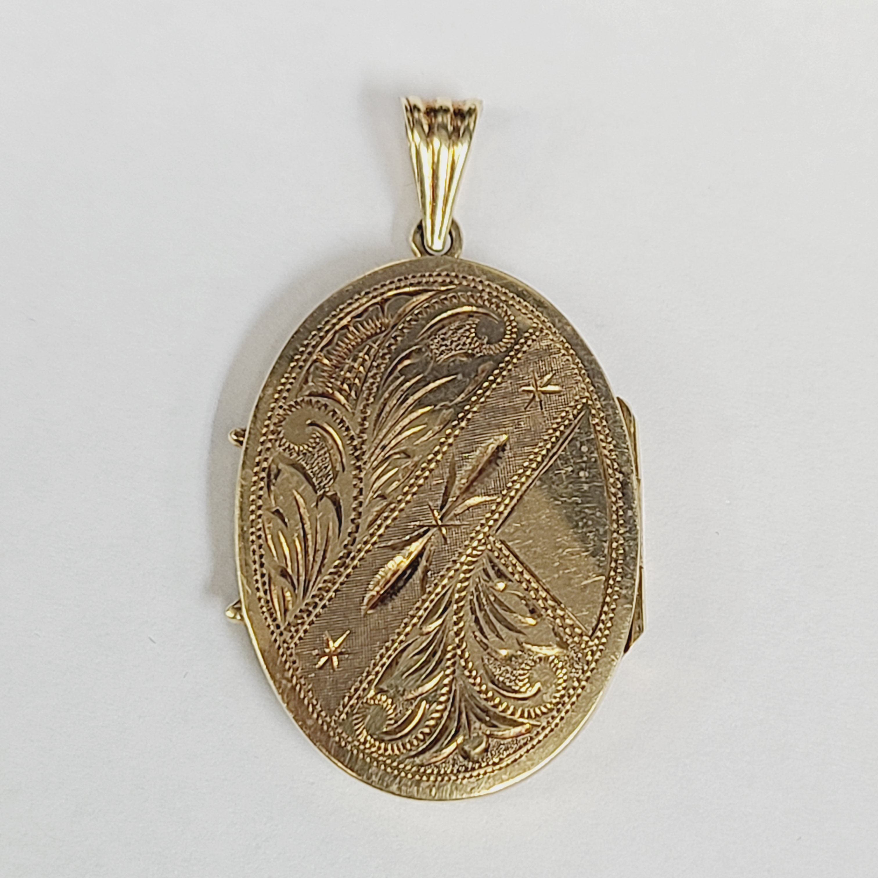 Antique Hallmarked 14K Gold Oval Engraved Locket Pendant