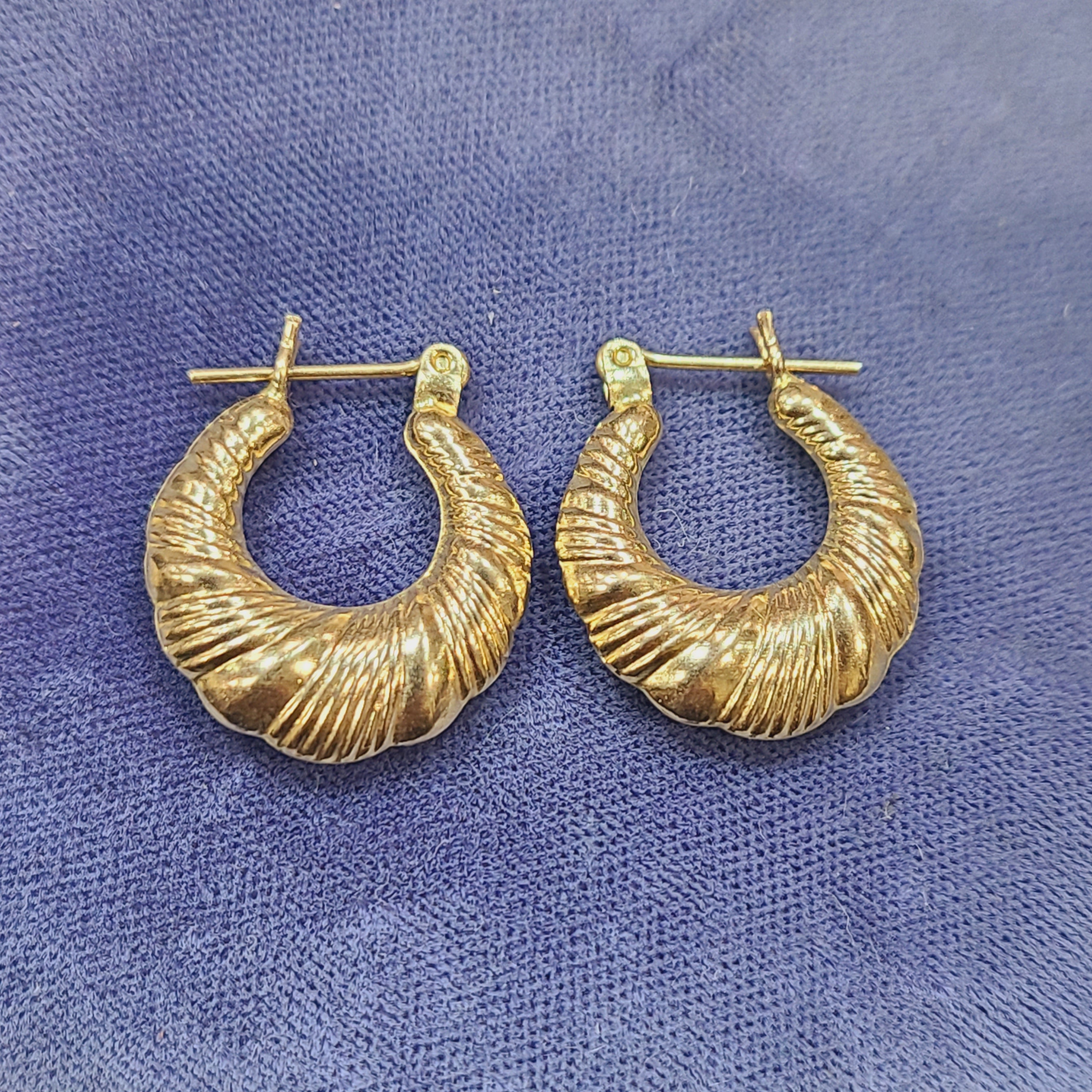 .70" 10K Yellow Gold Shrimp Hoop Earrings