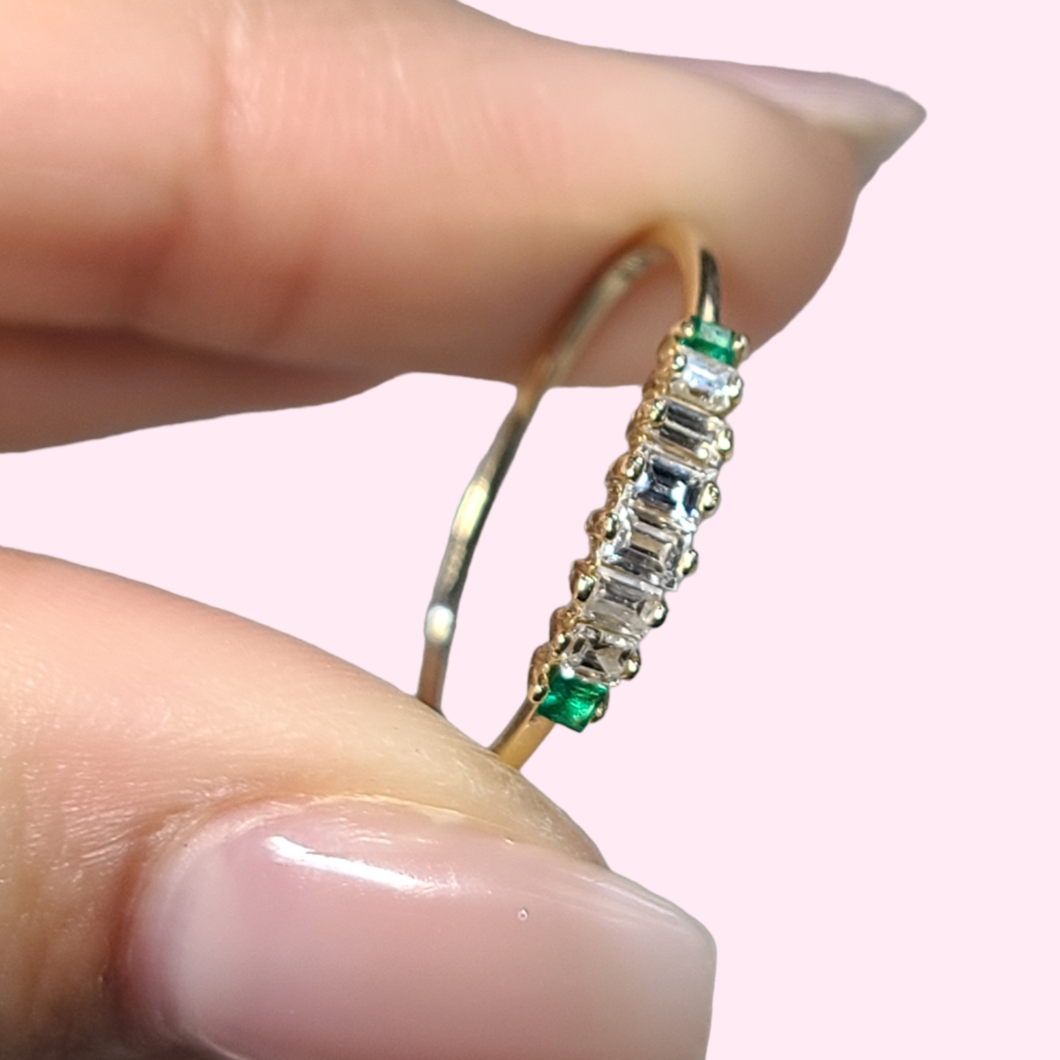 Solid 14K Yellow Gold Diamond & Emerald Dianty Ring Size 7