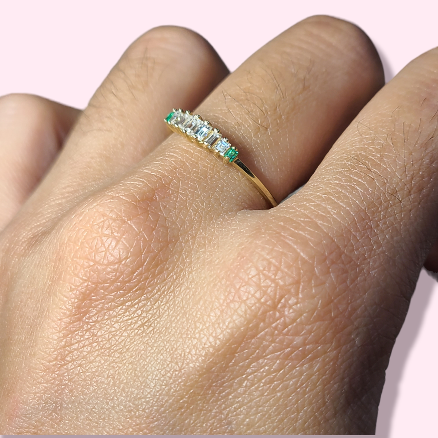 Solid 14K Yellow Gold Diamond & Emerald Dianty Ring Size 7