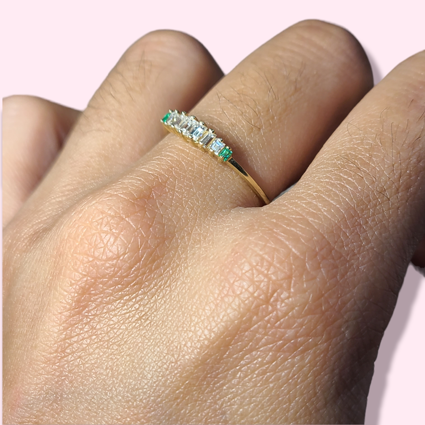 Solid 14K Yellow Gold Diamond & Emerald Dianty Ring Size 7