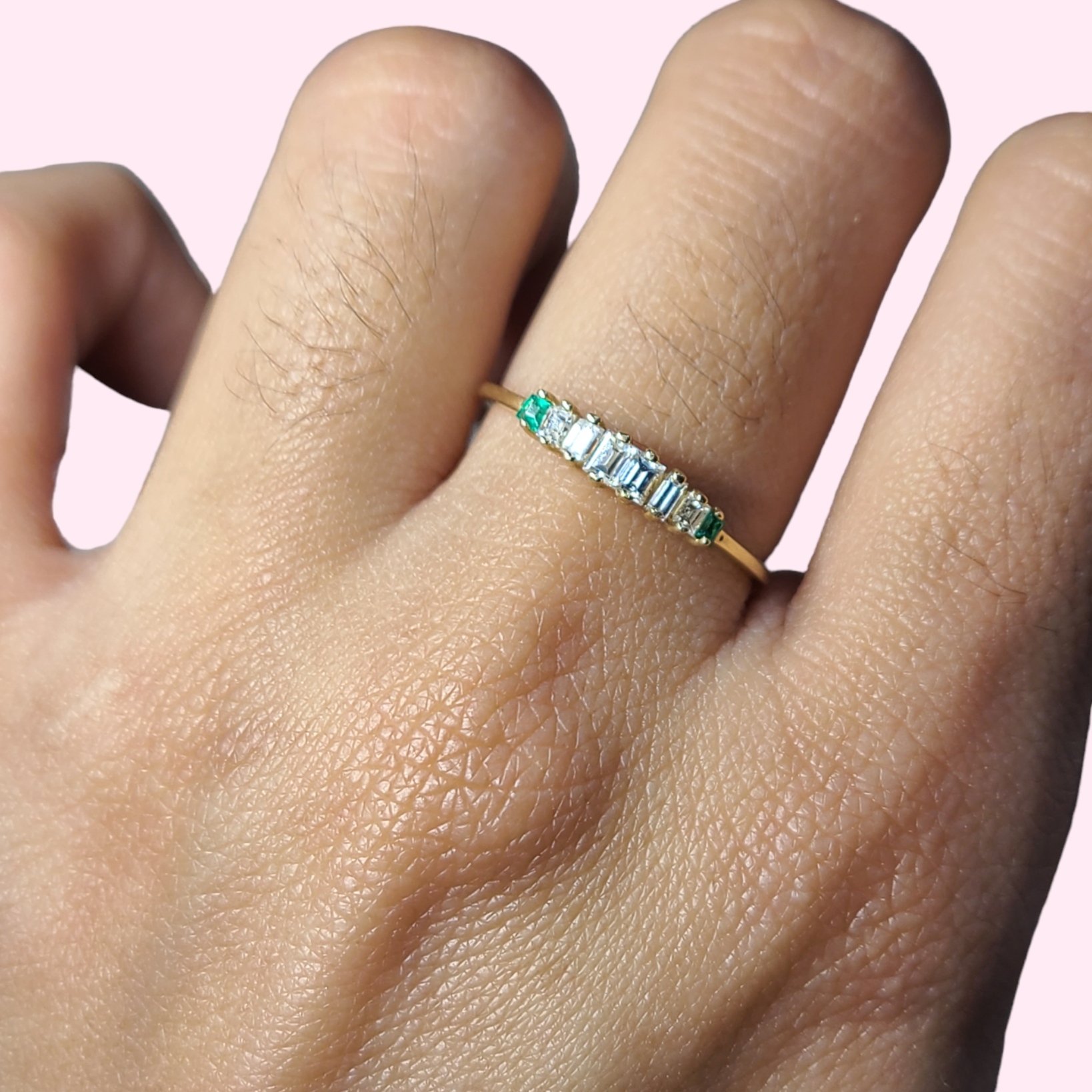 Solid 14K Yellow Gold Diamond & Emerald Dianty Ring Size 7