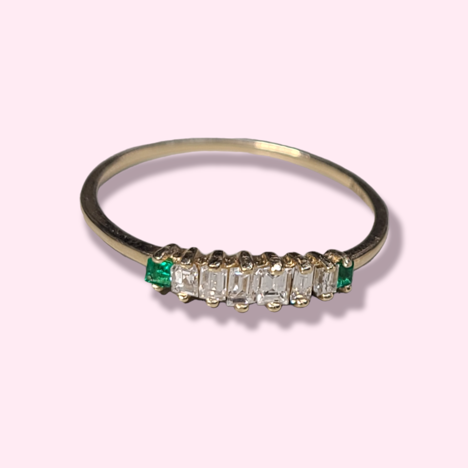 Solid 14K Yellow Gold Diamond & Emerald Dianty Ring Size 7