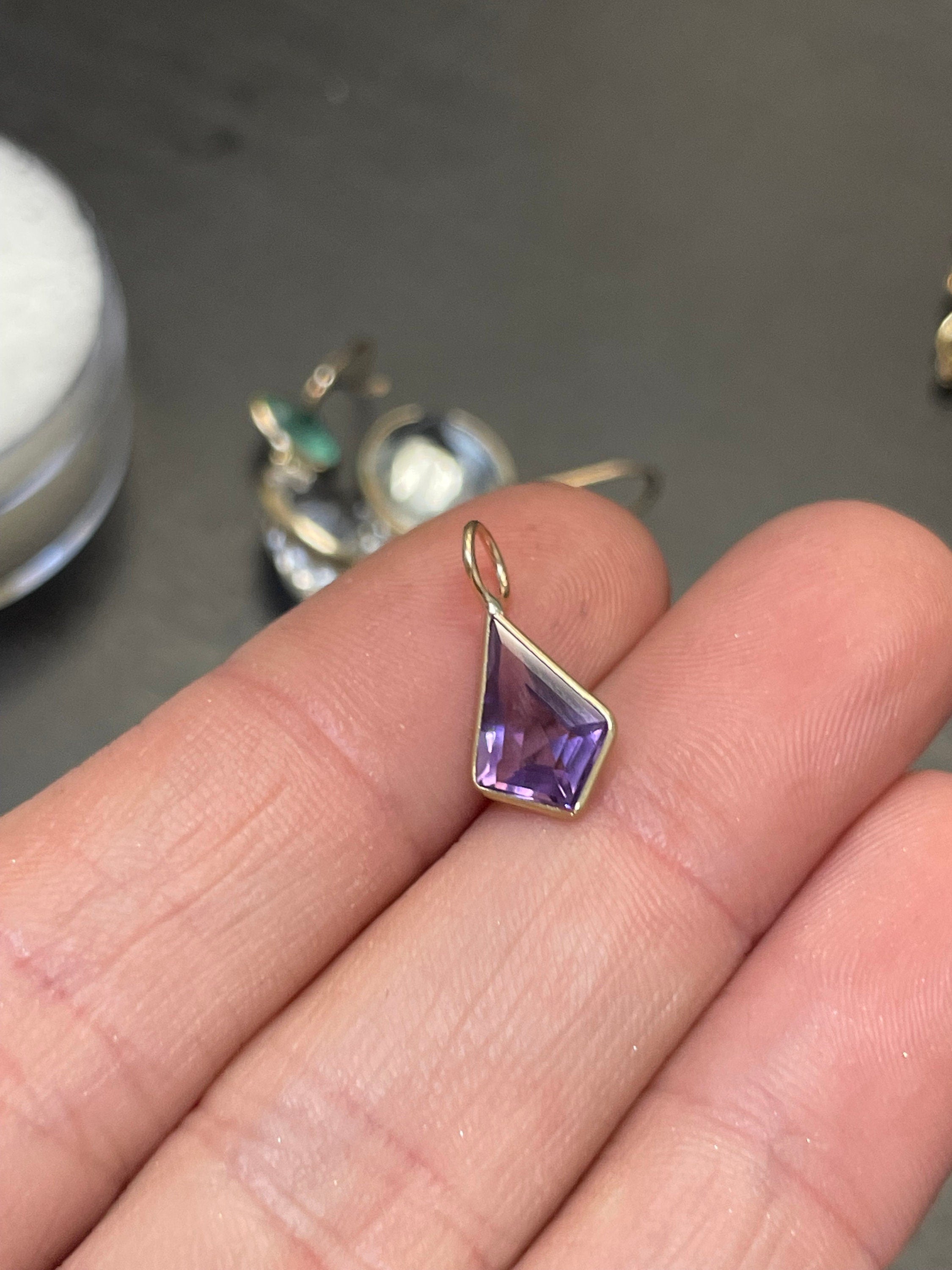 1CT Amethyst Kite Shaped 14K Yellow Gold Pendant Charm 15x8mm