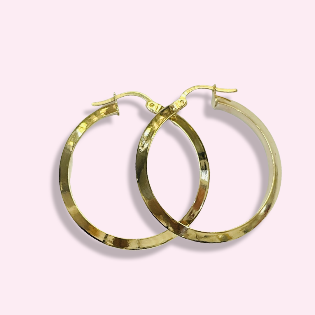 1.25” 4mm 10K Yellow Gold Knife’s Edge Round Round Hoop Earrings