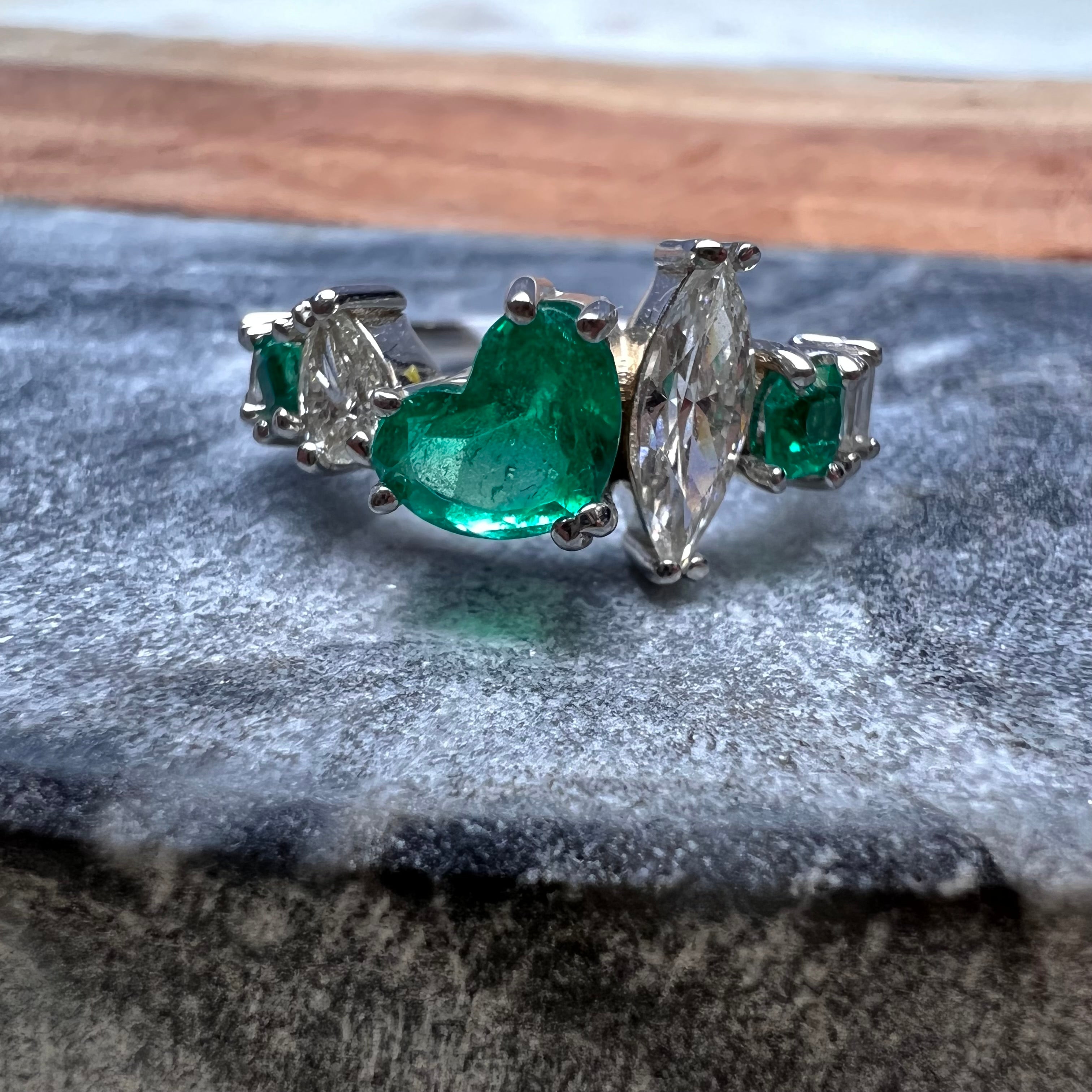 Solid 18K White Gold Multi-shape Diamond and Emerald Ring Band Size 5.5