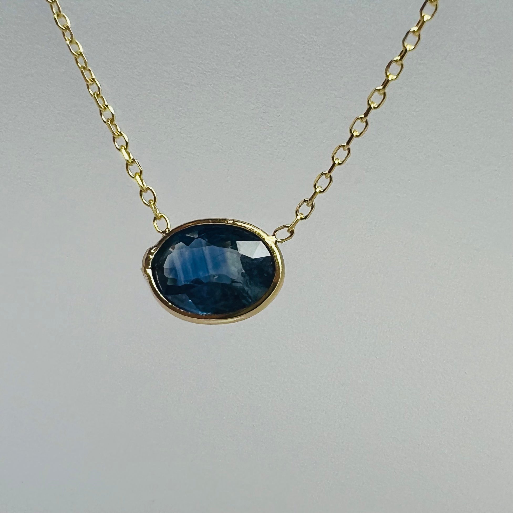 Oval Sapphire 18" 1.02g 14K Yellow Gold Cable Chain Necklace
