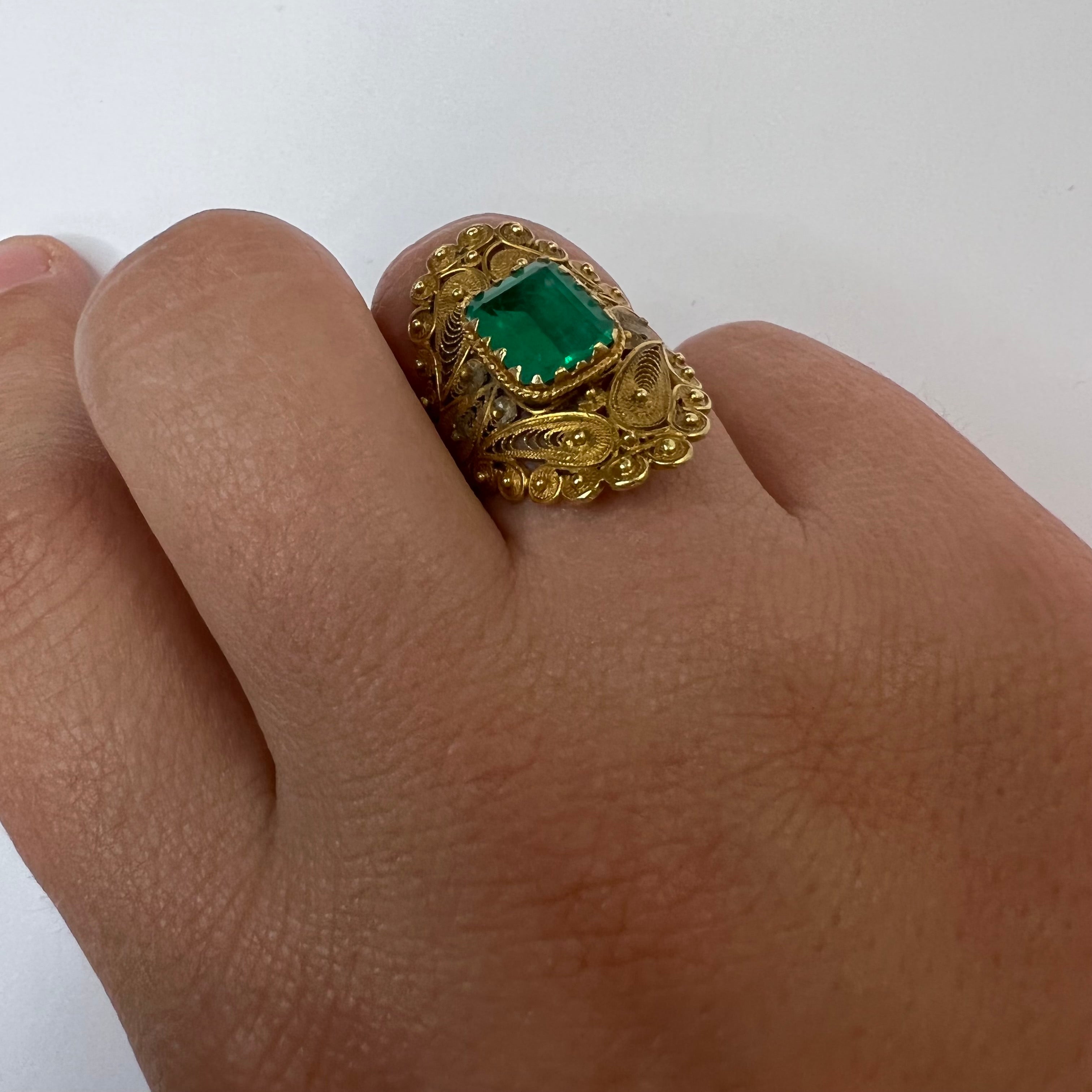 Solid 18K Yellow Gold Emerald Filigree Design Long Ring Size 8.5