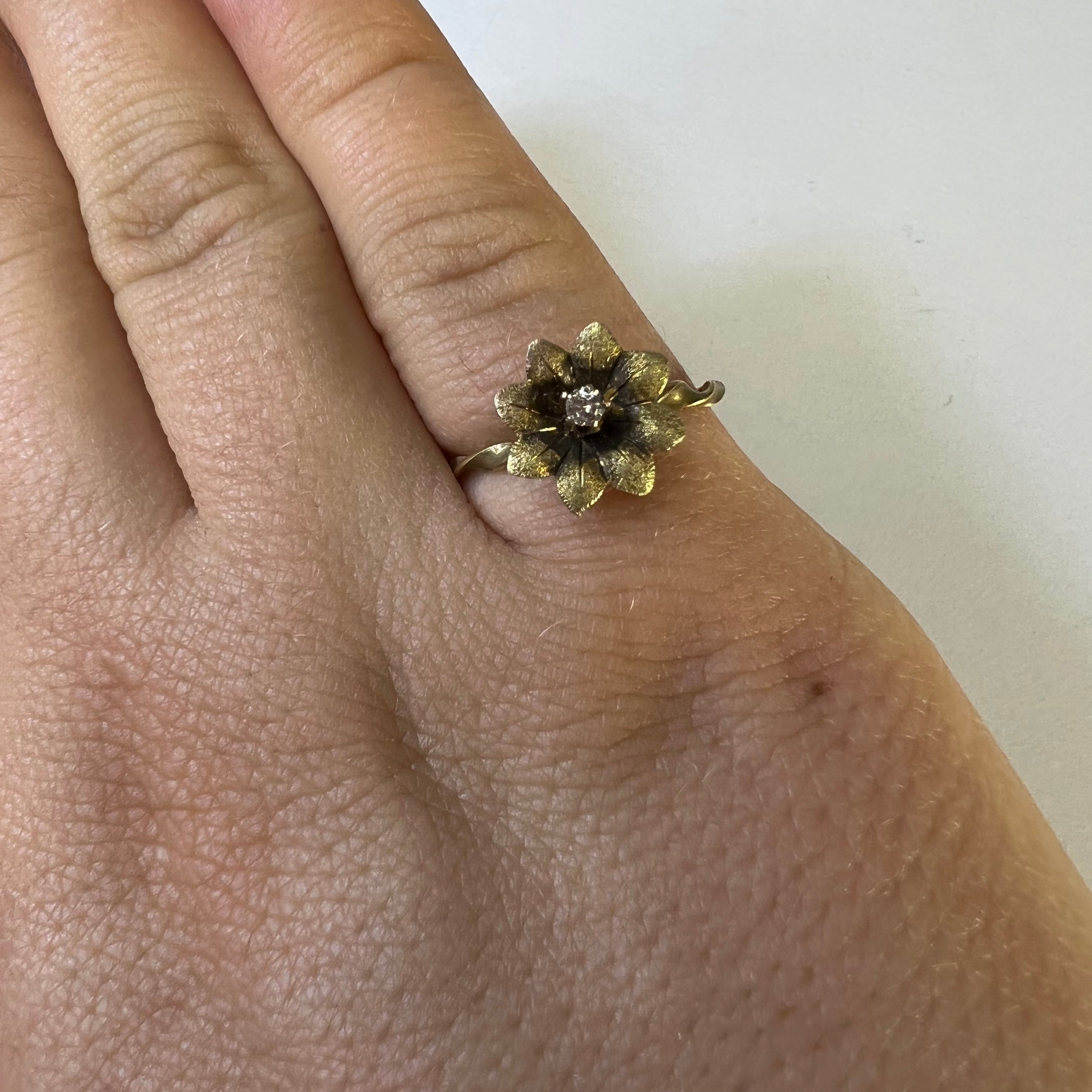 Antique 14K Yellow Gold Flower with Diamond Twisted Band Ring Size 5.75