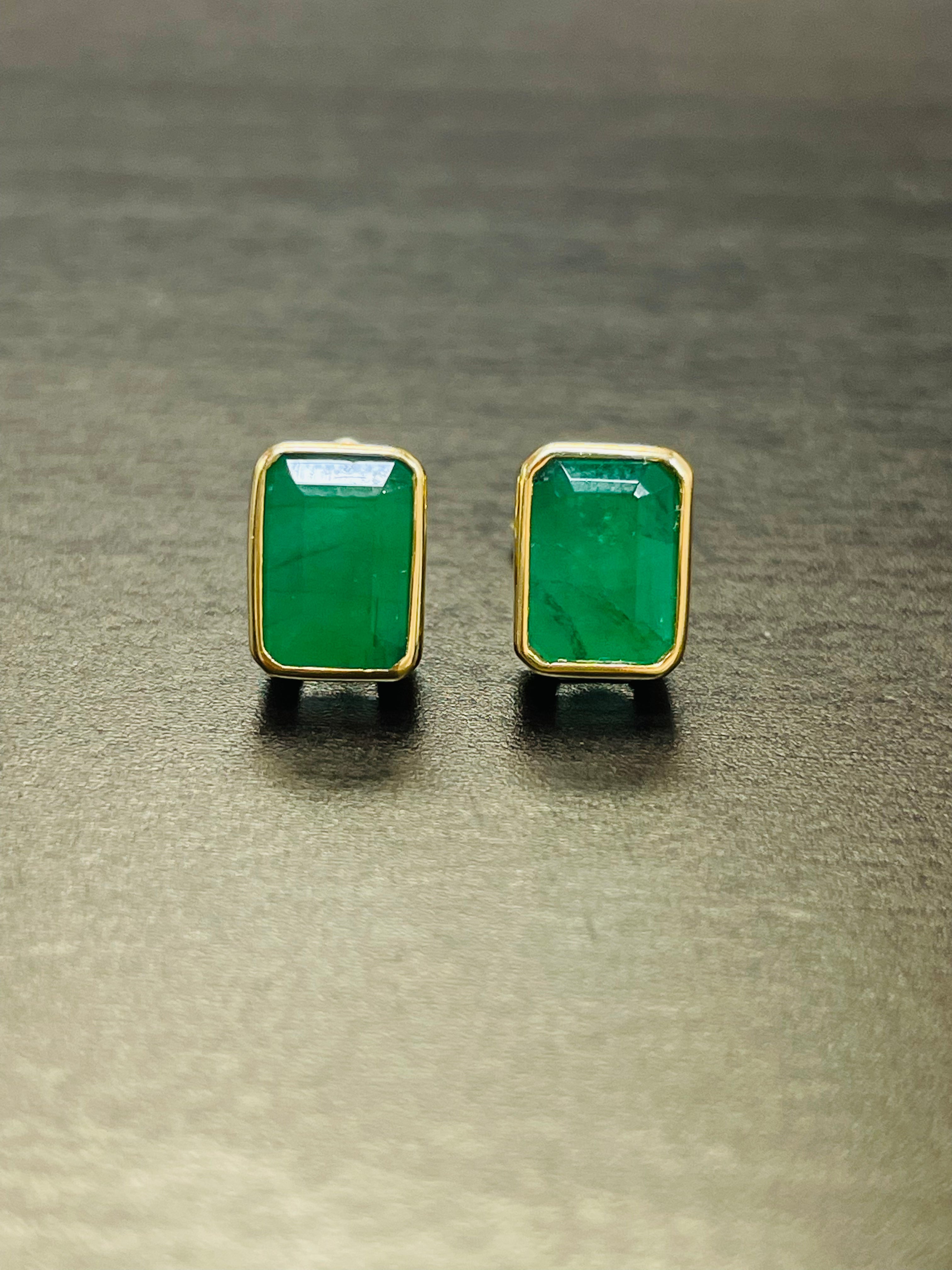 3CT Colombian Emerald 18K Yellow Gold Bezel Stud Earrings