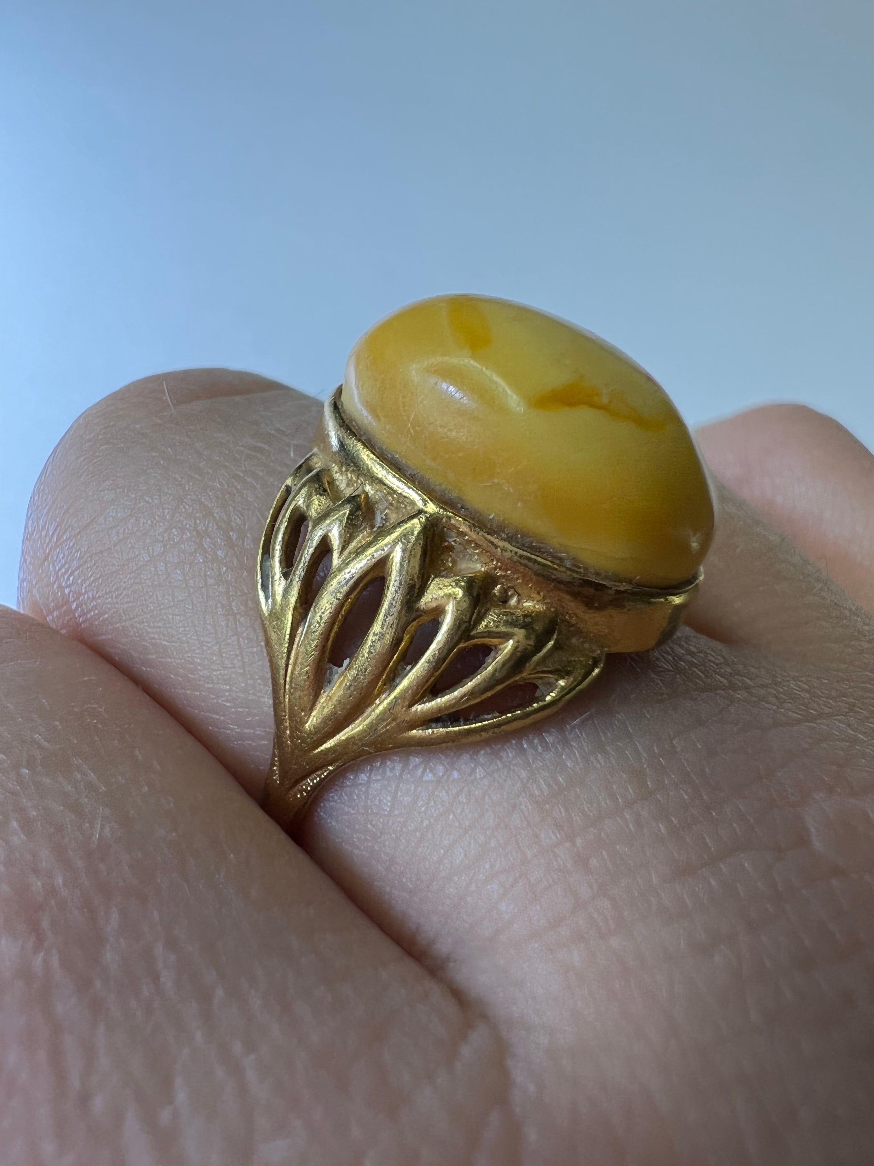 Art Nouveau 23K Yellow Gold Oval Amber Engraved Ring Band Size 9