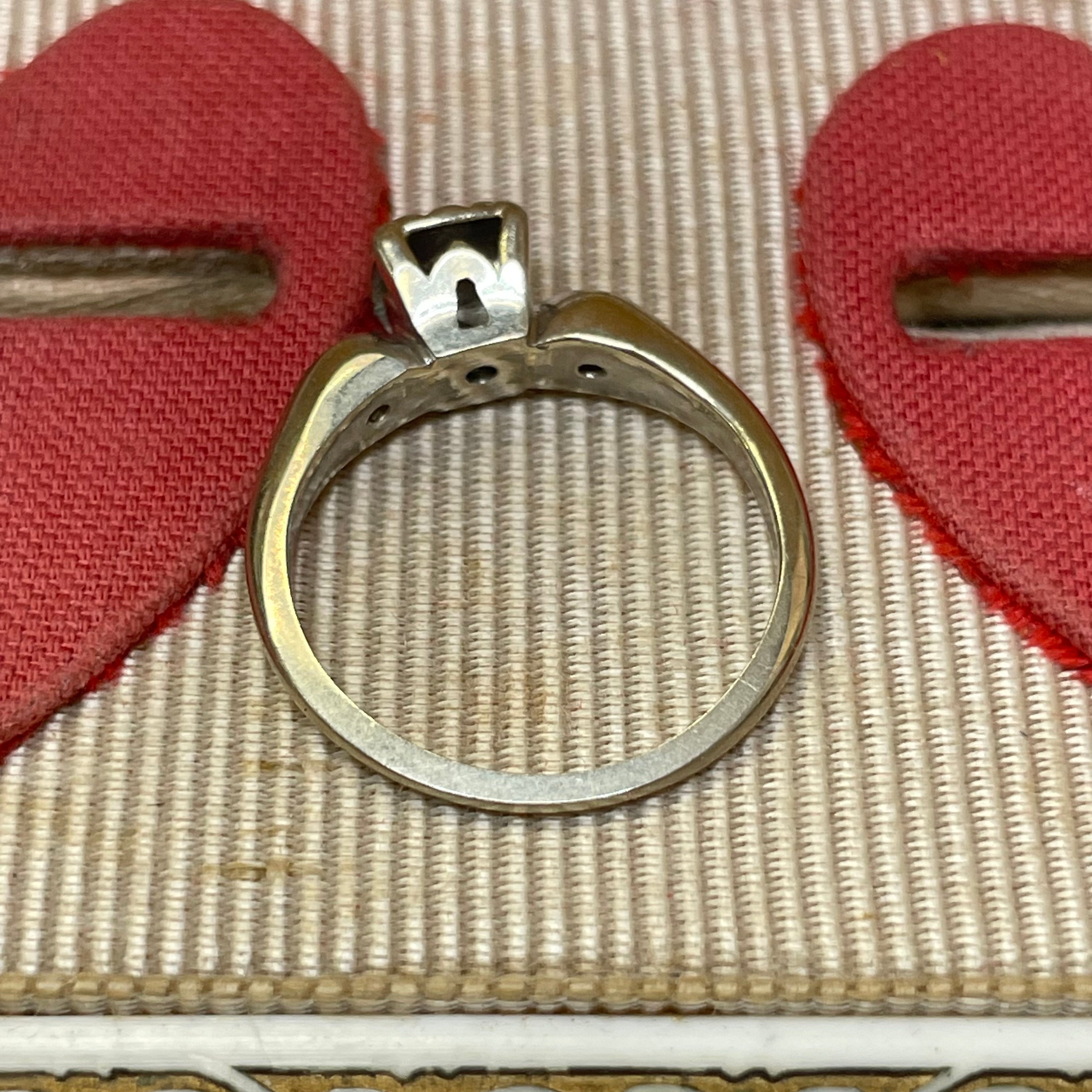14K White Gold Diamond Vintage Engagement Ring