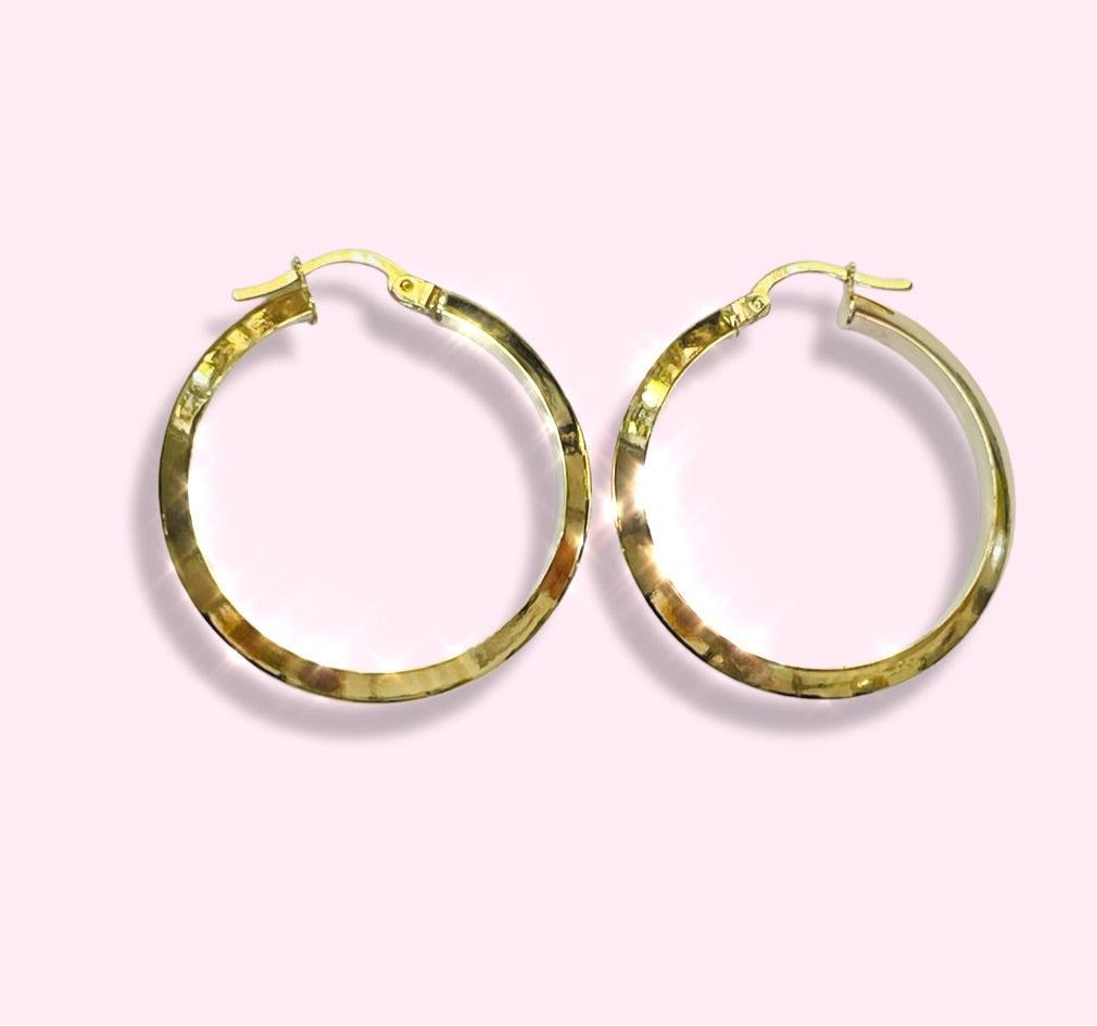 1.25” 4mm 10K Yellow Gold Knife’s Edge Round Round Hoop Earrings