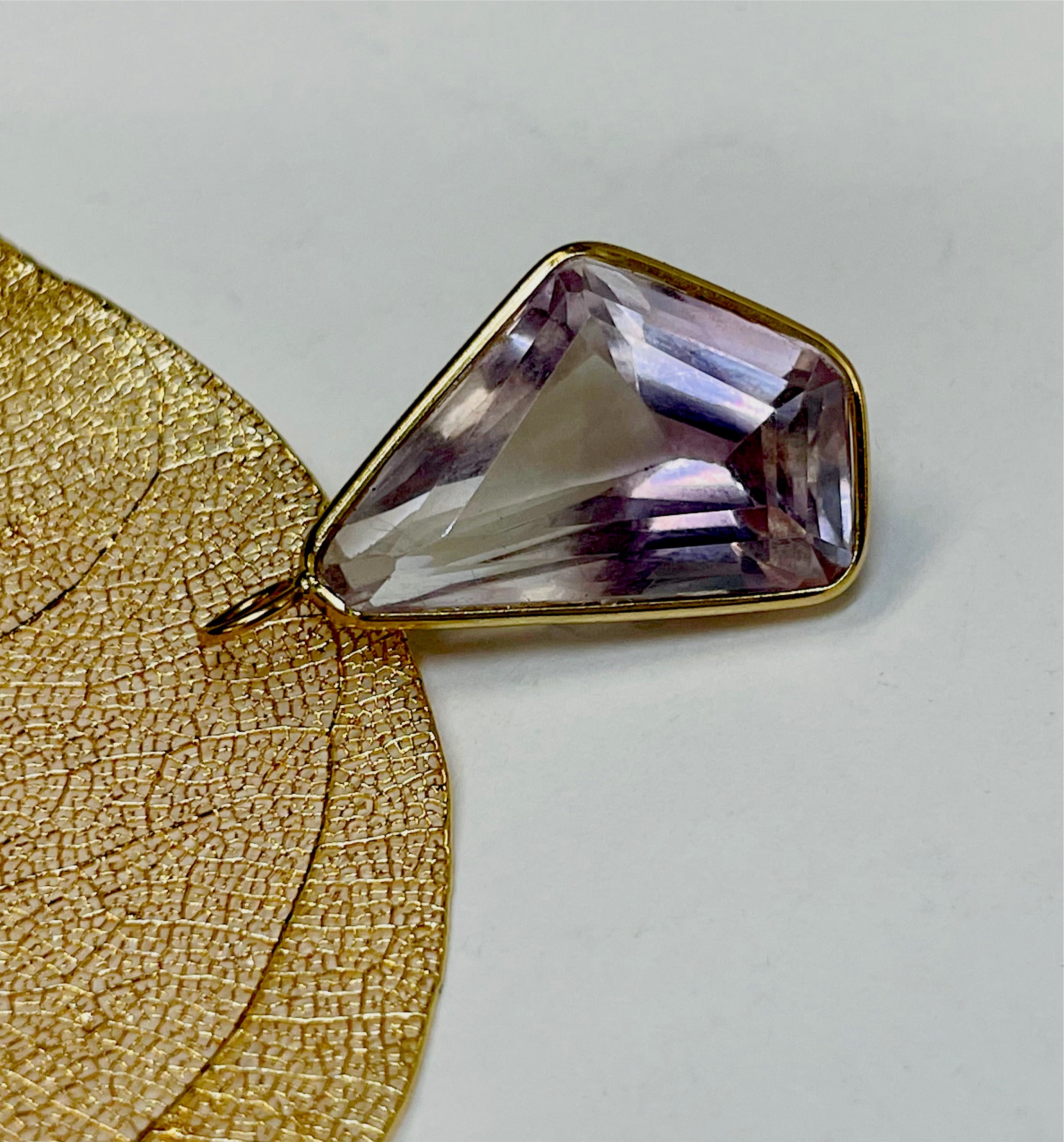 14CT Natural Light Purple Amethyst Gem Charm in Solid 14K Yellow Gold 26x15mm