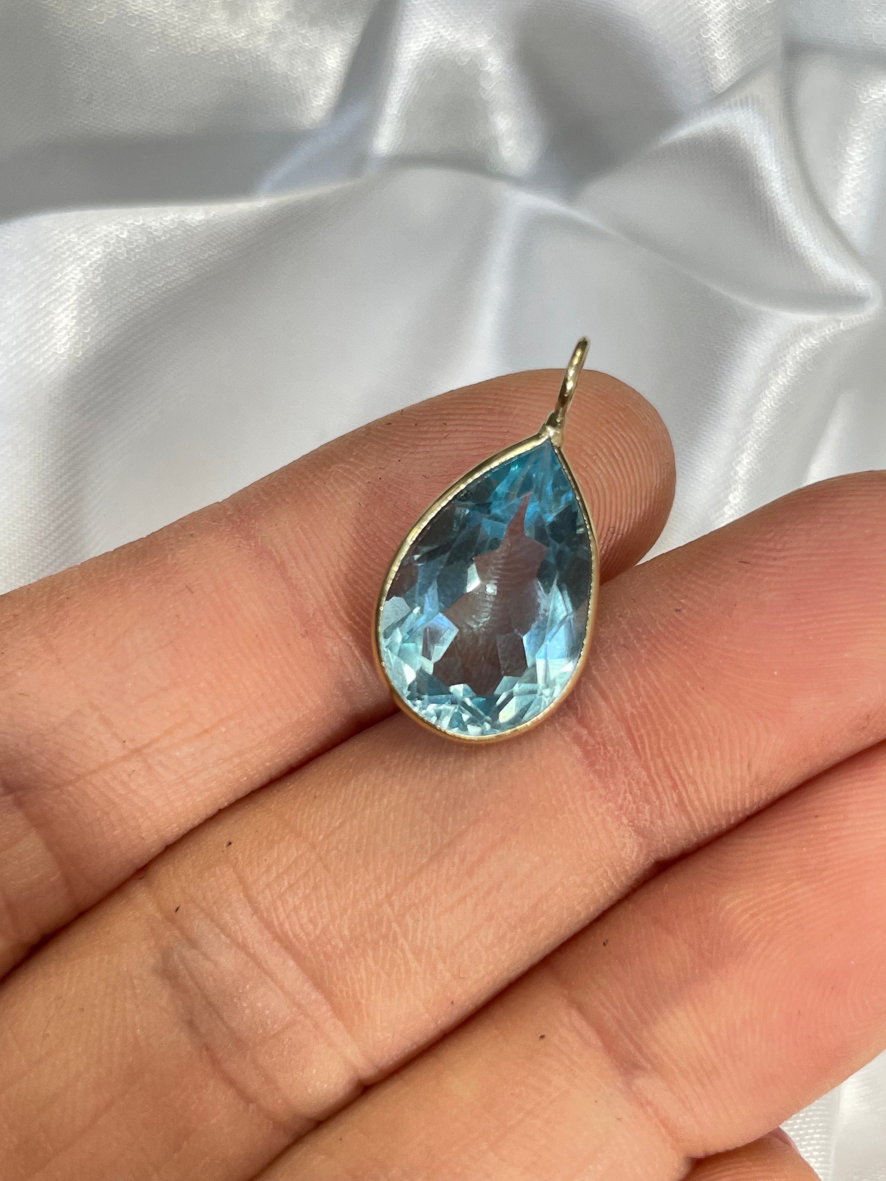 5CT Natural Blue Topaz Pear Shape Solid 14K Yellow Gold Charm Pendant 20x11mm