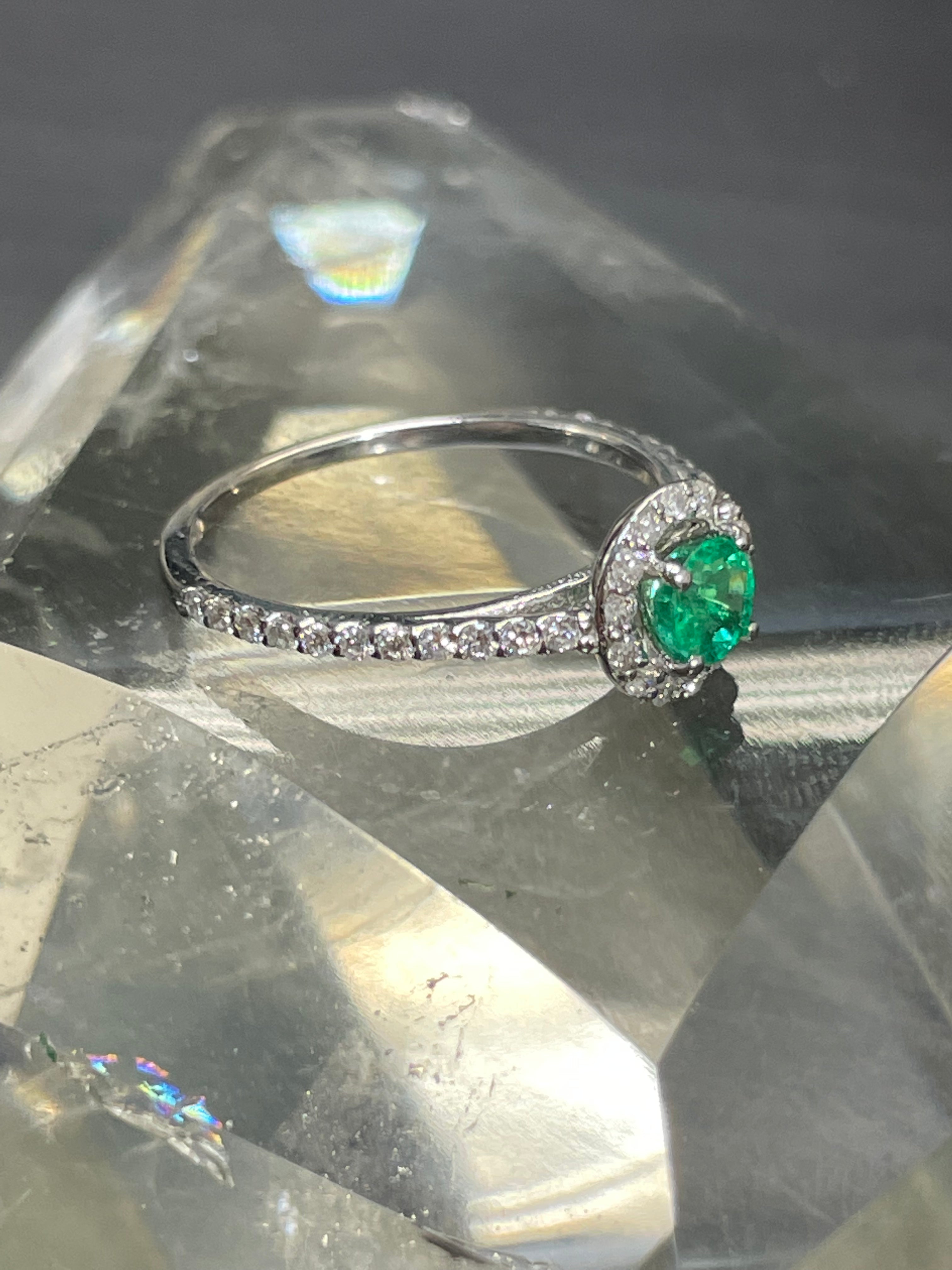 14K White Gold Colombian Emerald Diamond Halo Ring Size 6.25