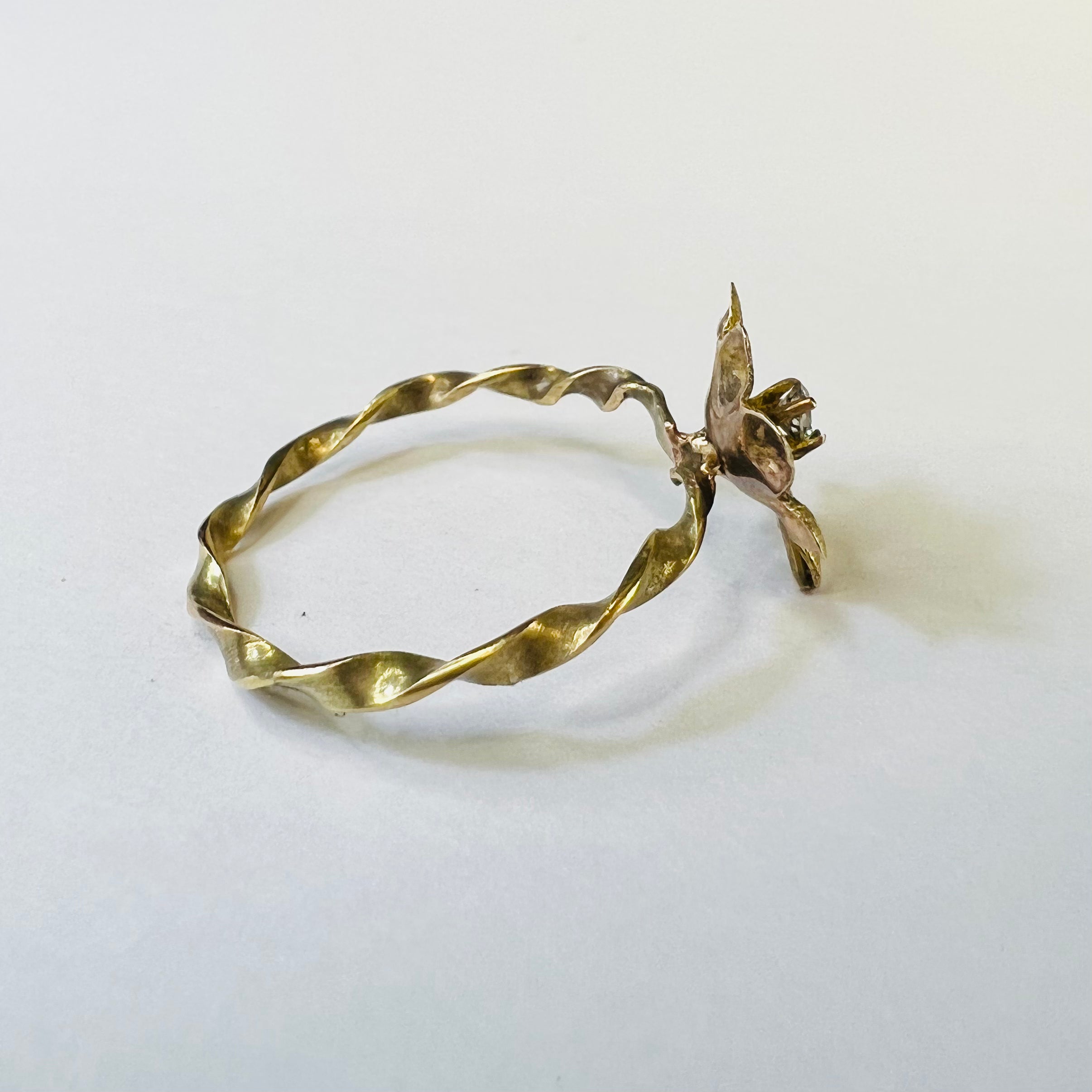 Antique 14K Yellow Gold Flower with Diamond Twisted Band Ring Size 5.75