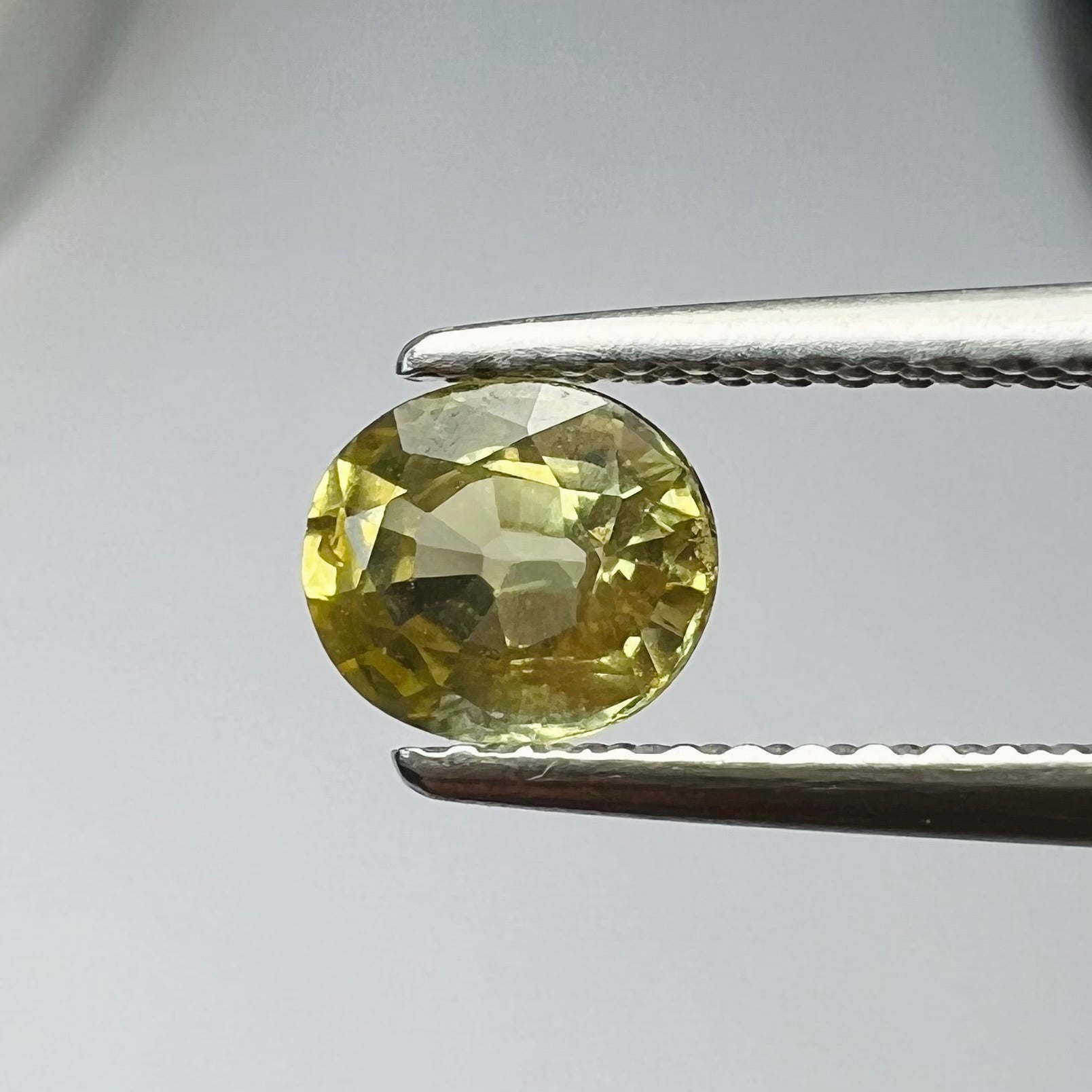 .89CTW Loose Light Yellow Oval Sapphire 6.10x5.15x3.15mm Earth mined Gemstone