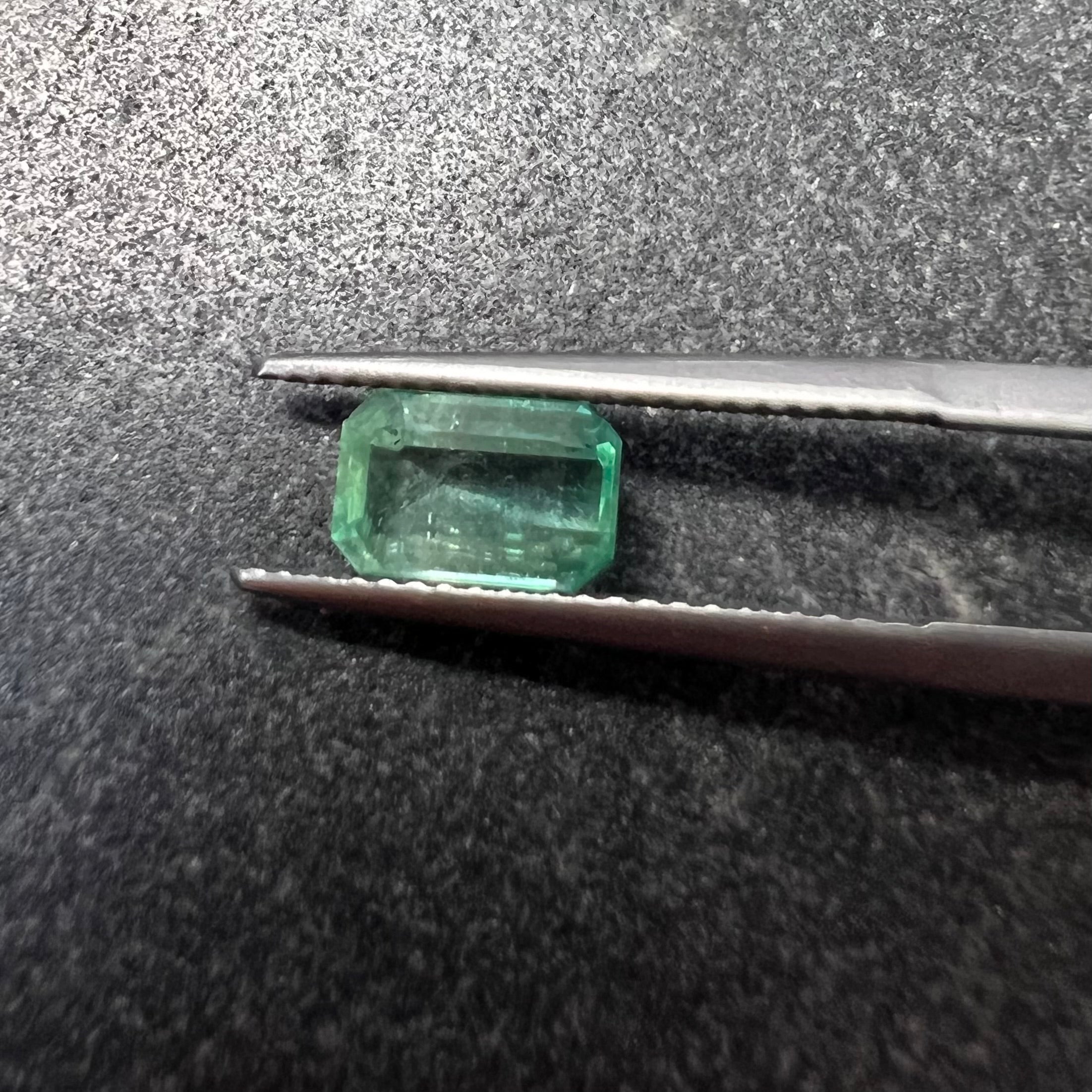 1.23CT Natural Colombian Emerald Loose Rectangle Cut 8.23x5.22x3.50mm