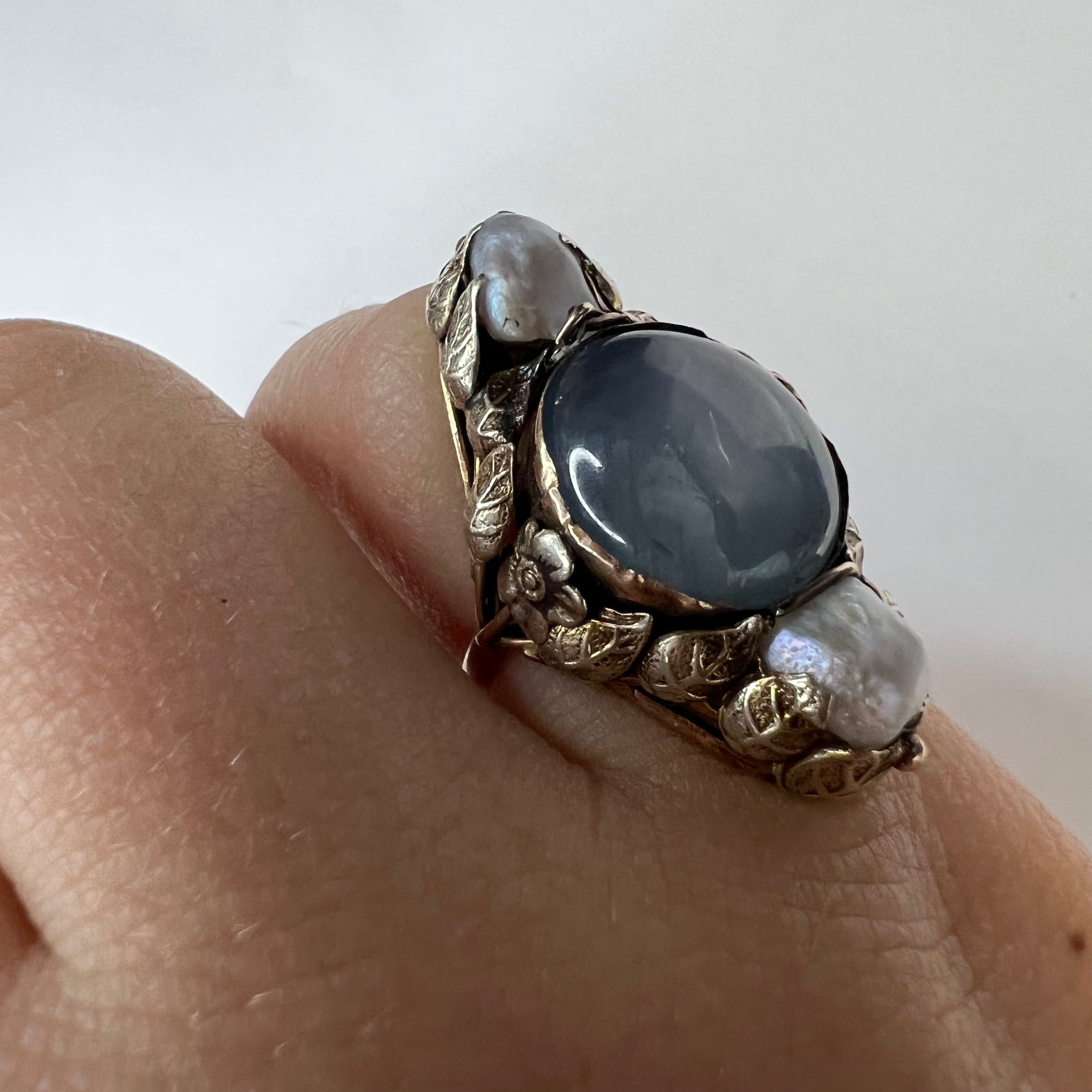 Antique 14K Yellow Gold Star Sapphire and Pearl Navette Ring Size 4.5