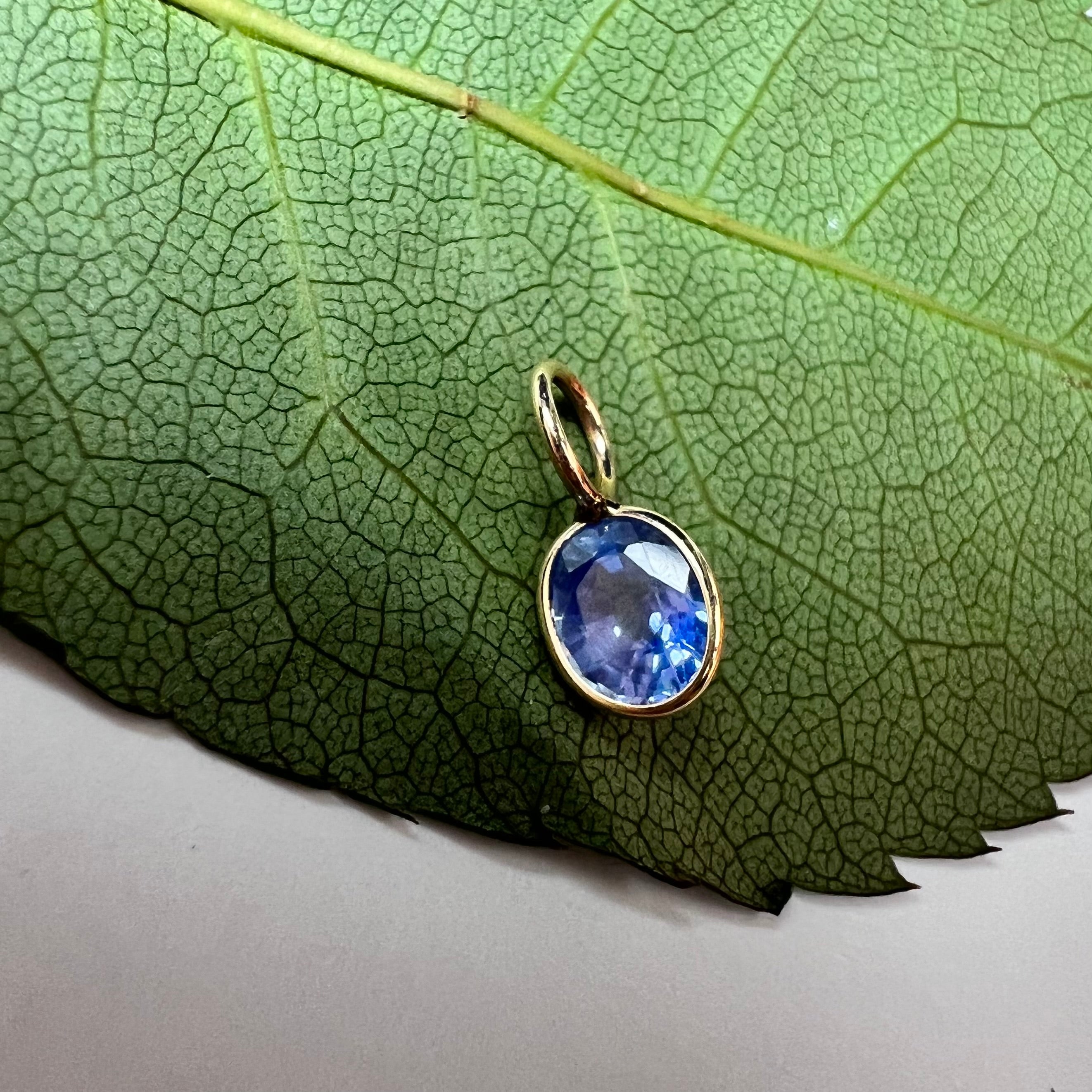 Natural Oval Sapphire 14K Yellow Gold Pendant Charm 11x5mm