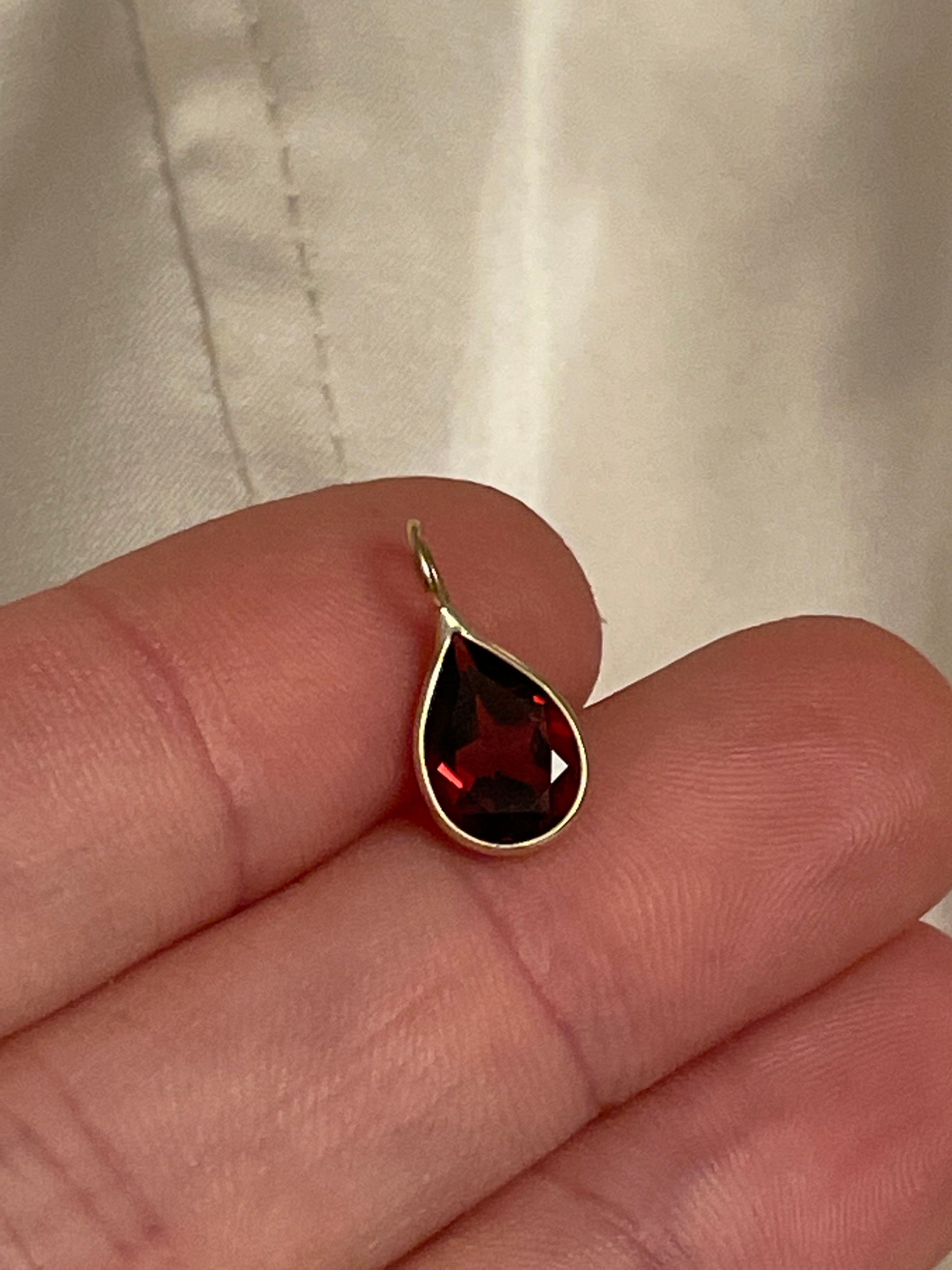 1.5CT Red Pear Garnet Solid 14K Yellow Gold Pendant Charm